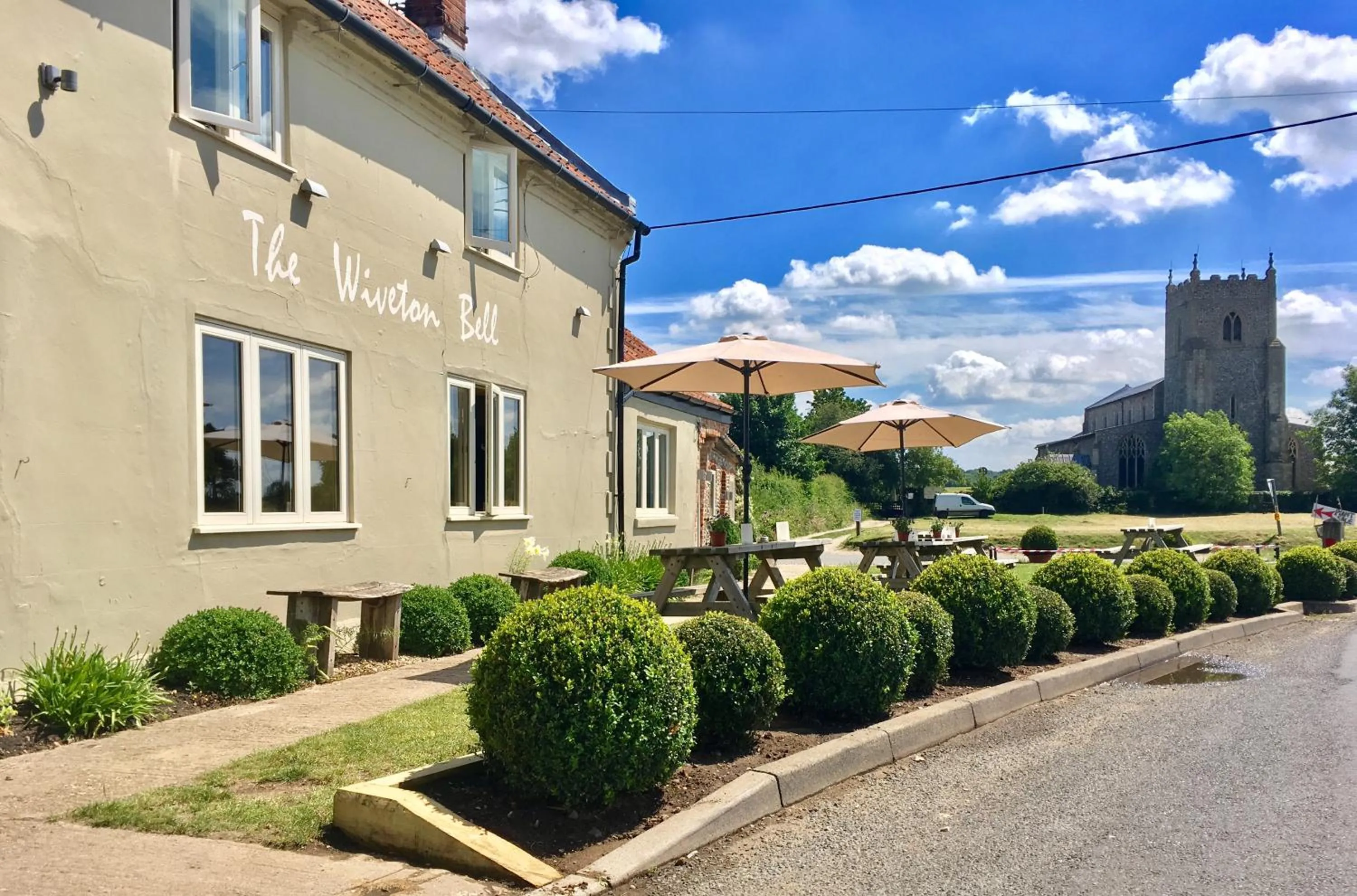 Facade/entrance in Wiveton Bell