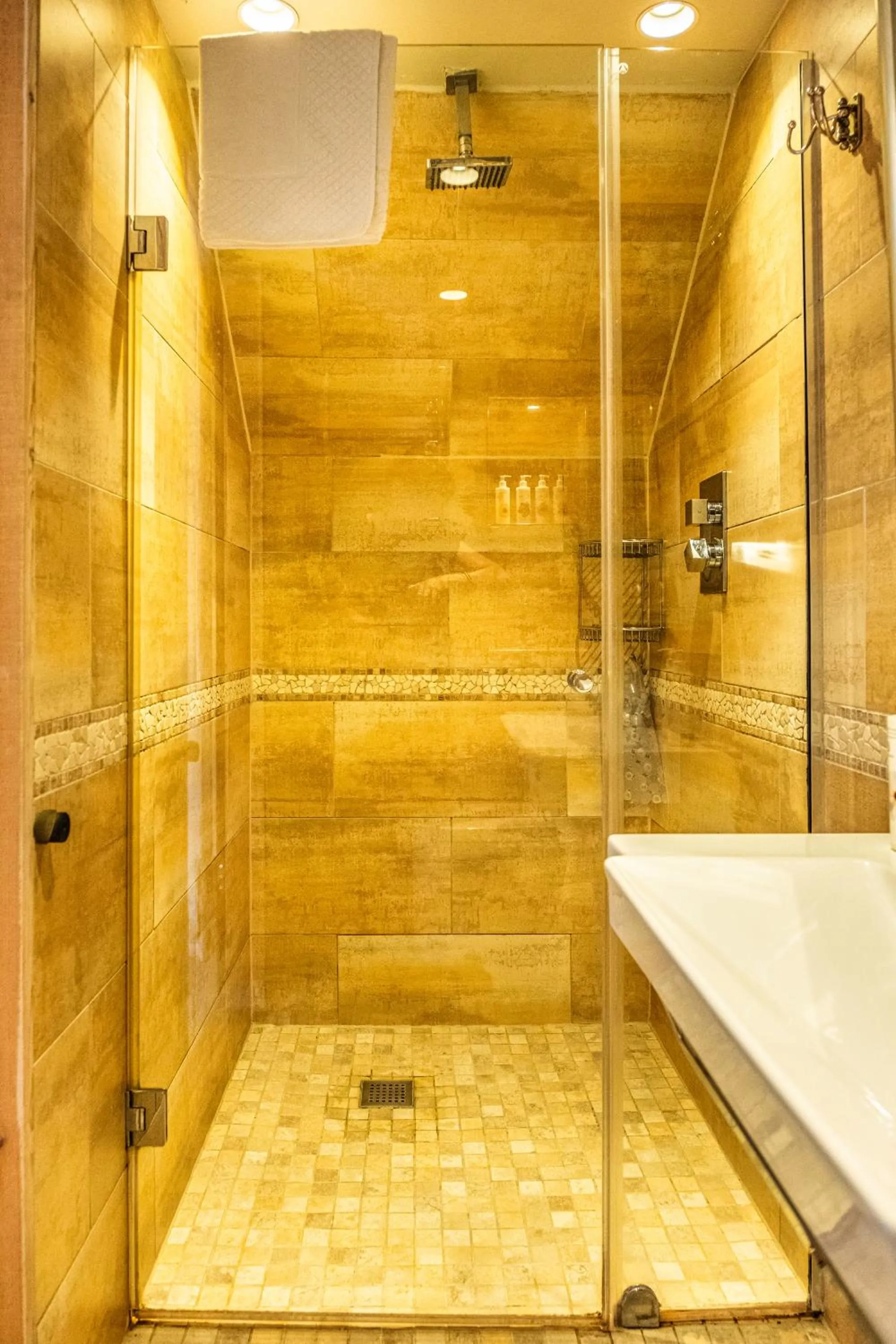 Bathroom in Wiveton Bell