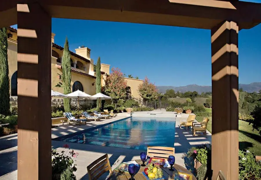 Swimming pool in Ojai Valley Inn Swimming pool in Ojai Valley Inn
