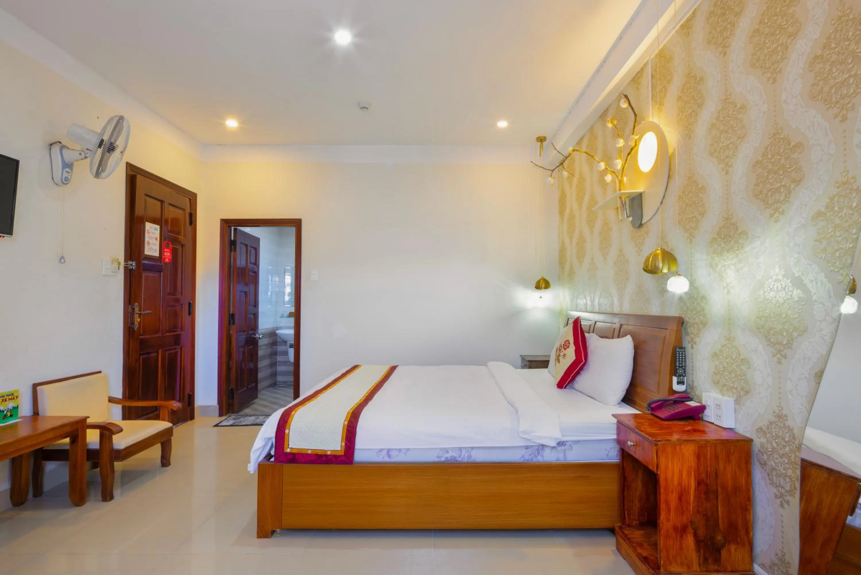 Bed in Mai Hoang Da Lat Hotel