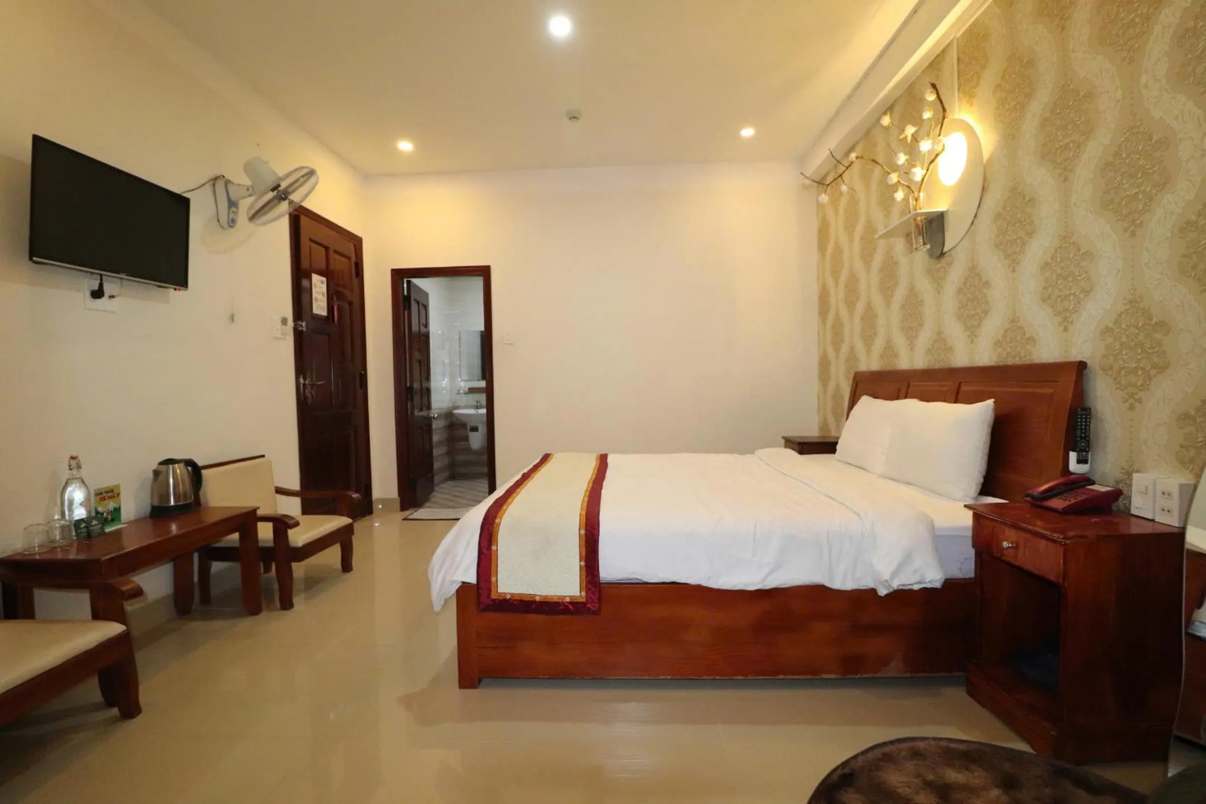 Bed in Mai Hoang Da Lat Hotel