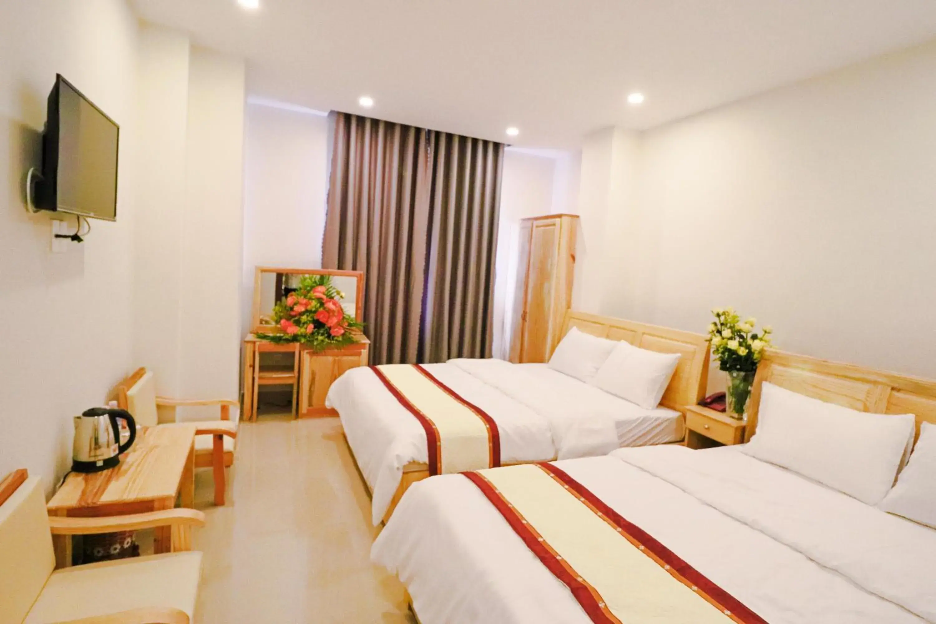 Bedroom, Bed in Mai Hoang Da Lat Hotel Bedroom, Bed in Mai Hoang Da Lat Hotel