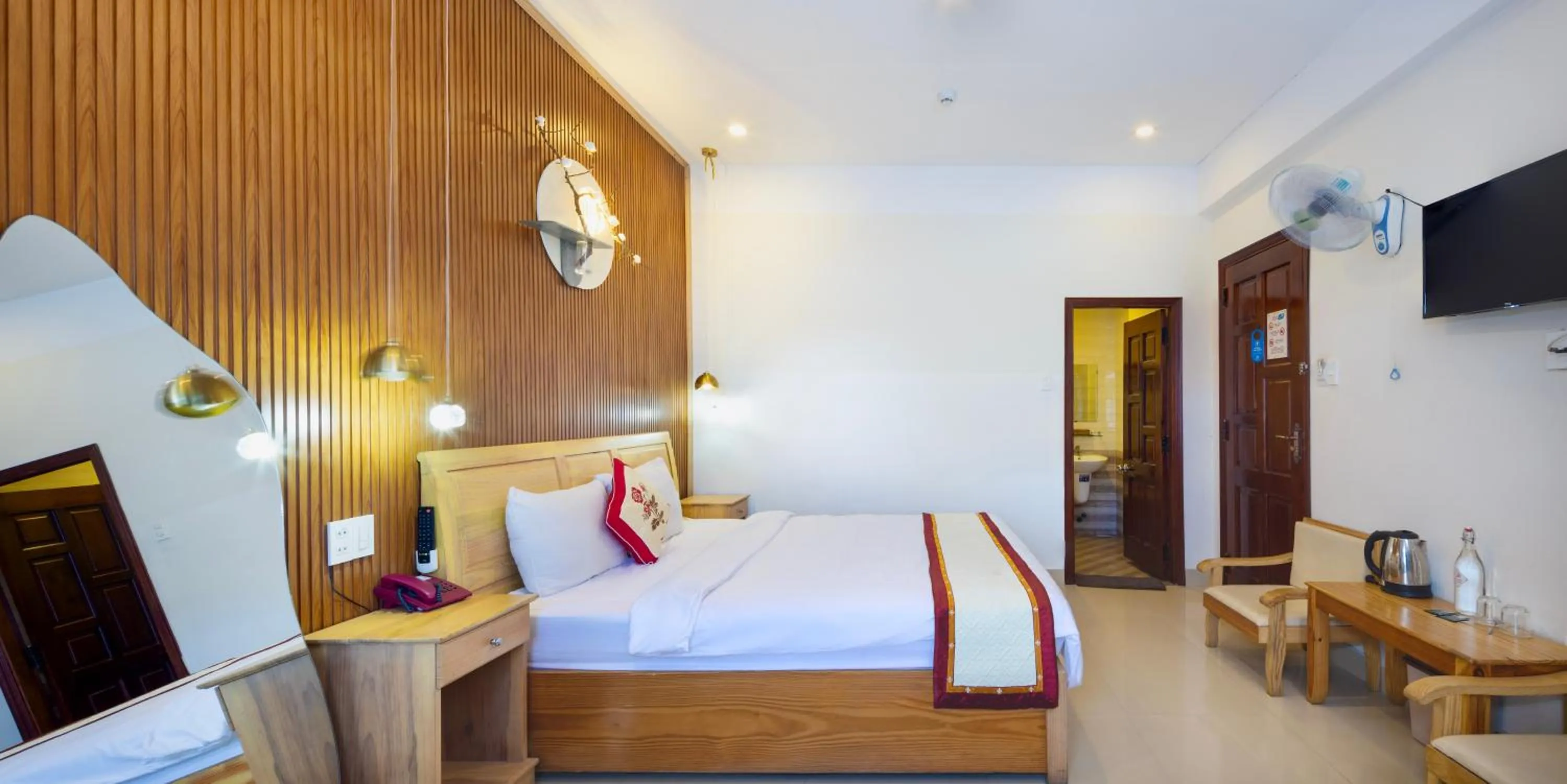 Bed in Mai Hoang Da Lat Hotel