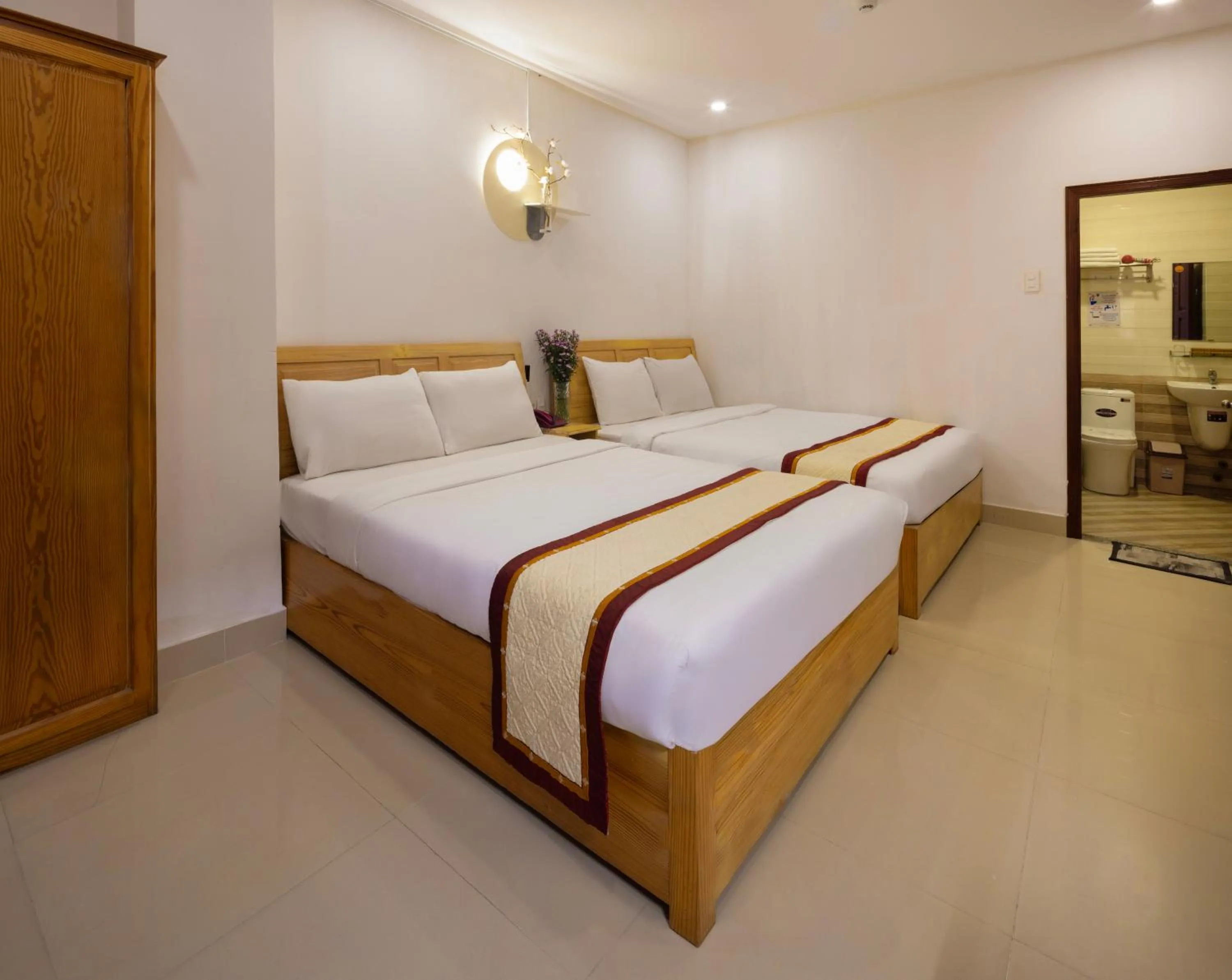 Bed in Mai Hoang Da Lat Hotel