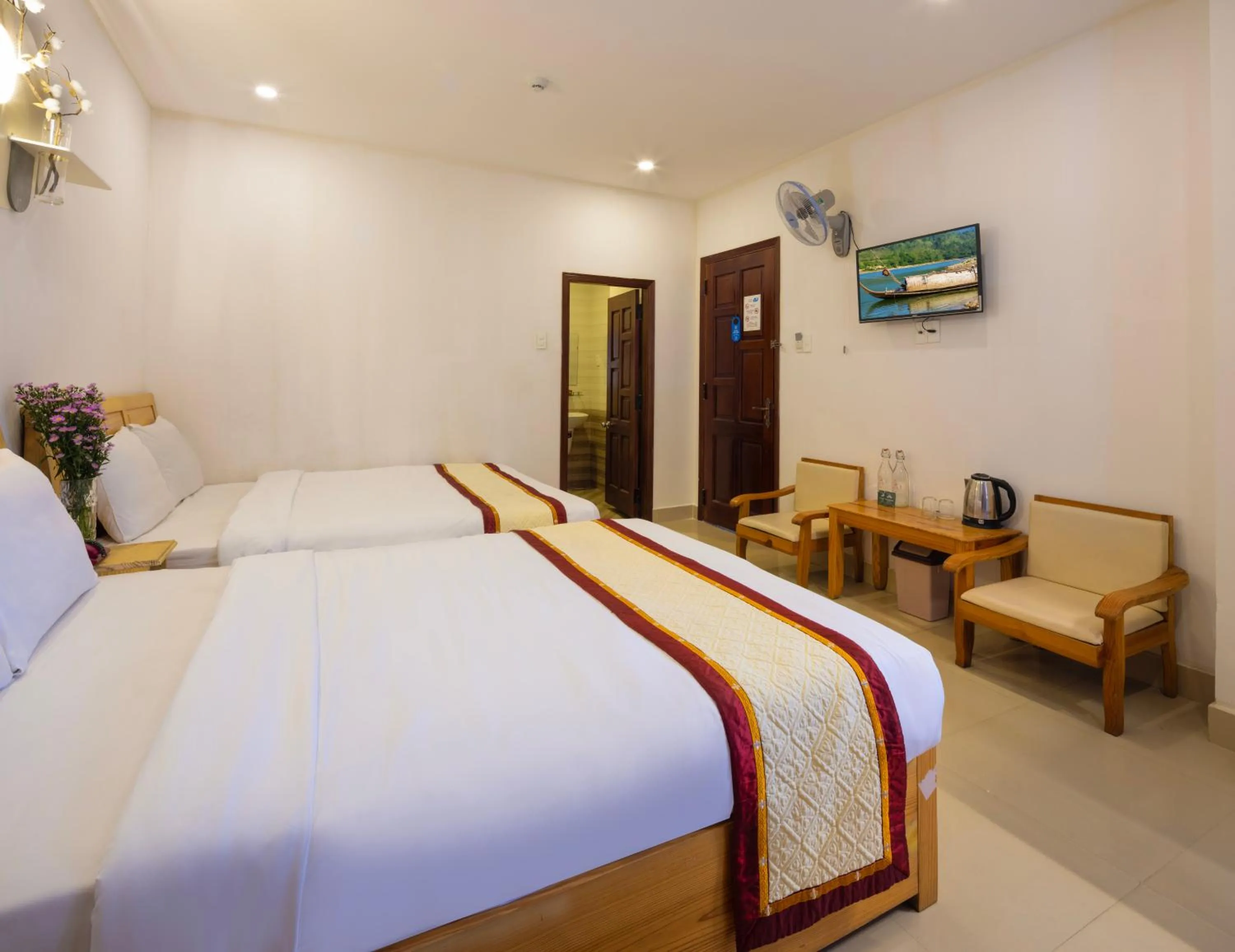 Bed in Mai Hoang Da Lat Hotel