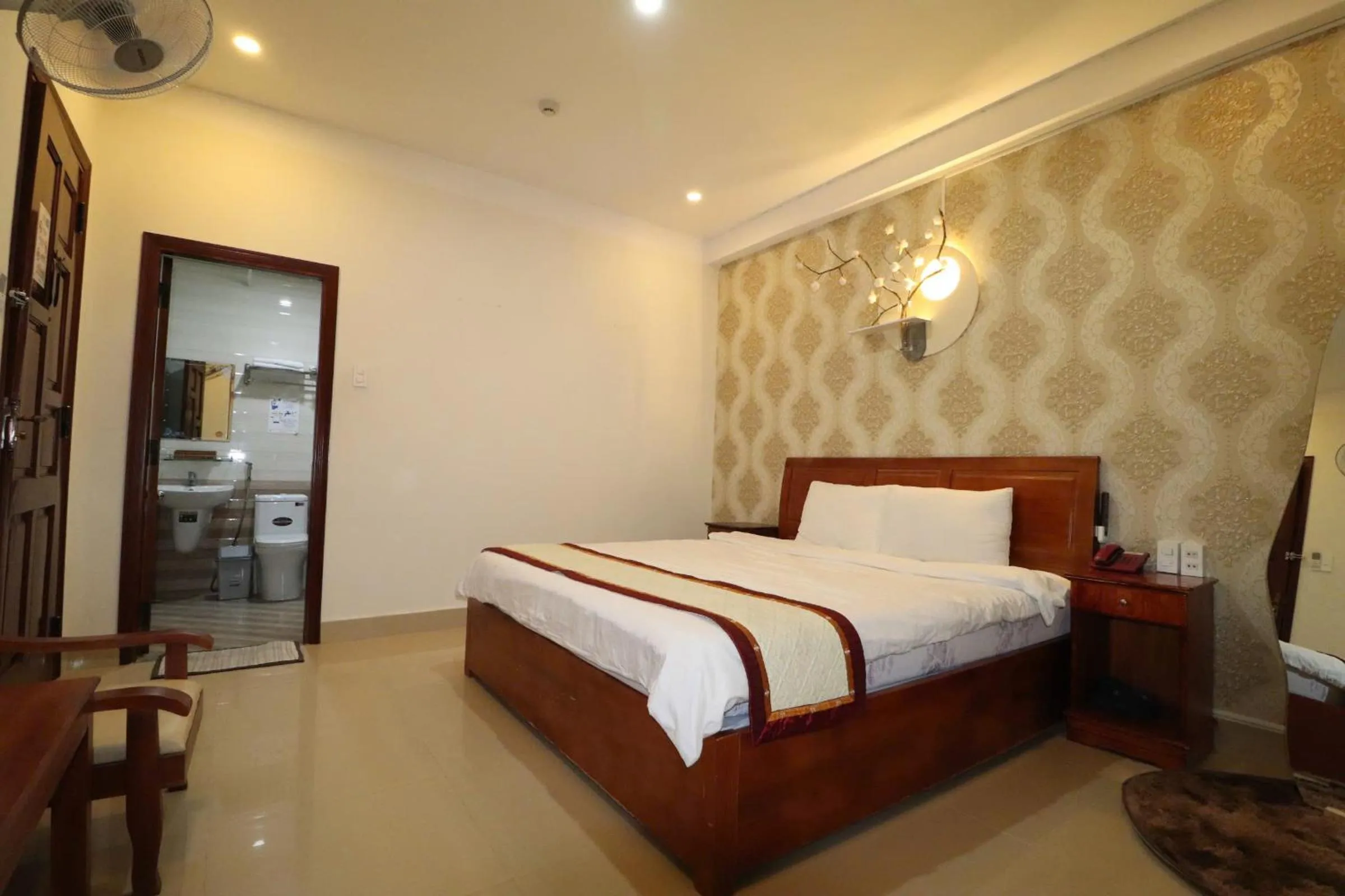 Bed in Mai Hoang Da Lat Hotel