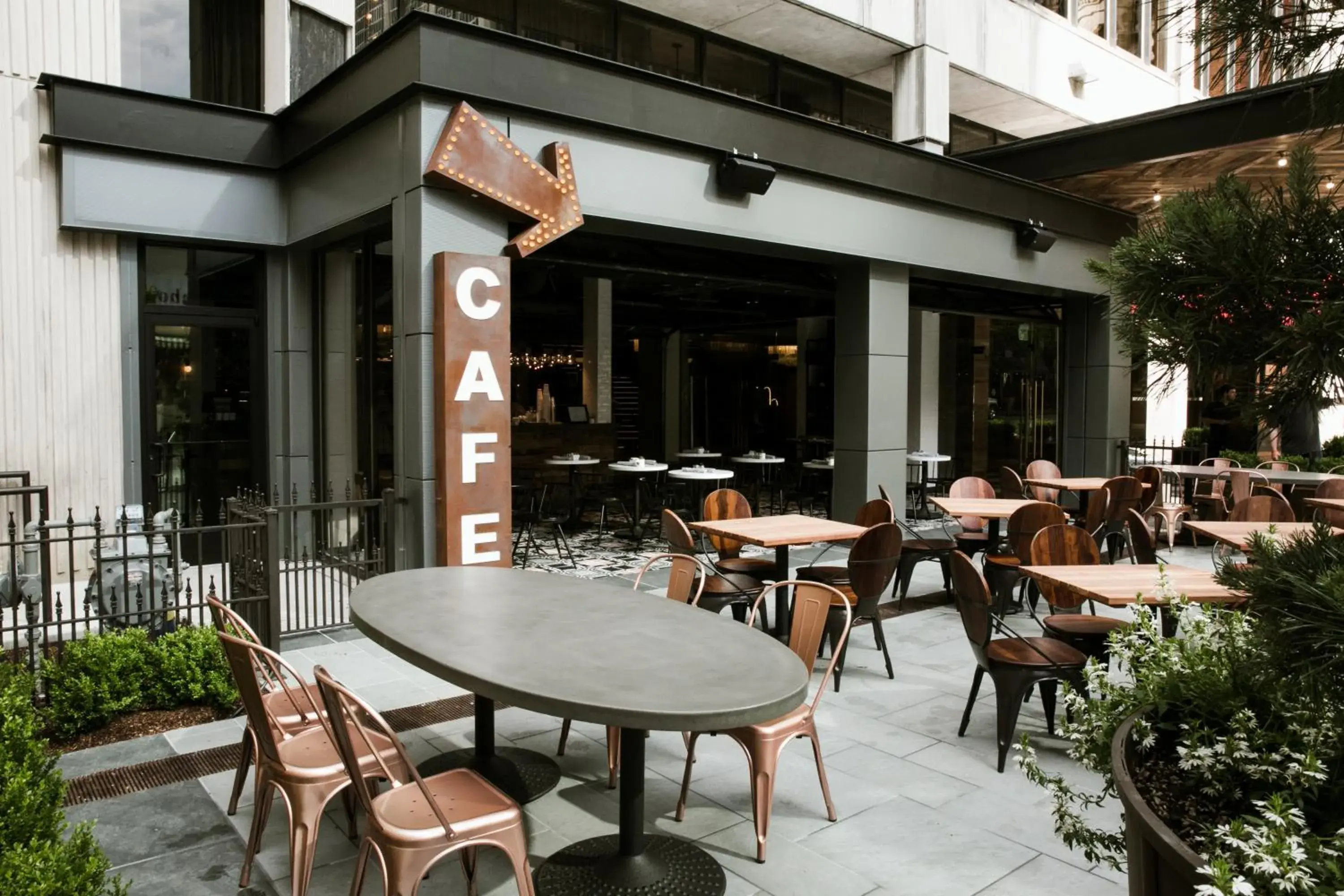 Restaurant/places to eat in Bobby Hotel Restaurant/places to eat in Bobby Hotel