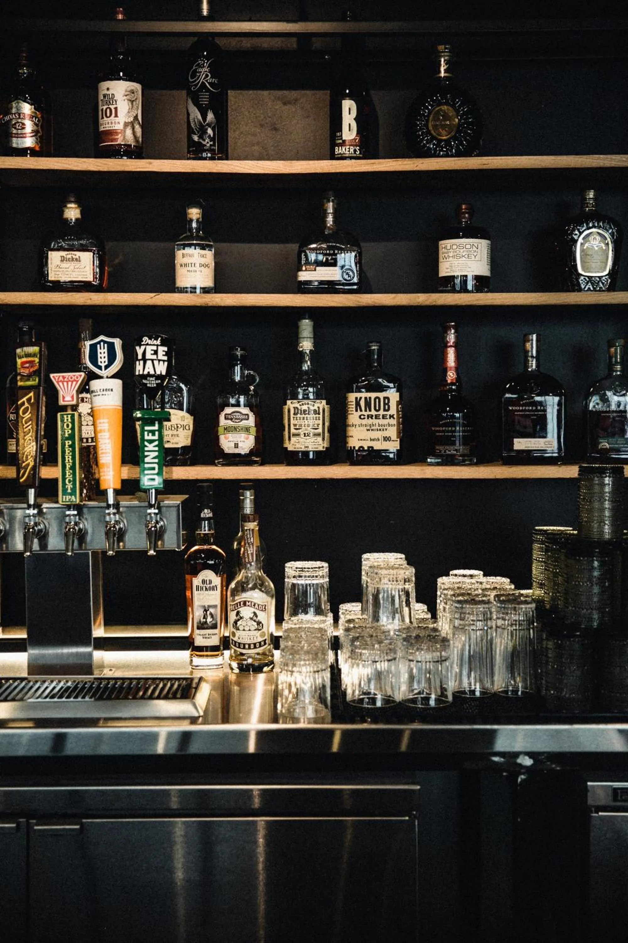 Restaurant/places to eat in Bobby Hotel