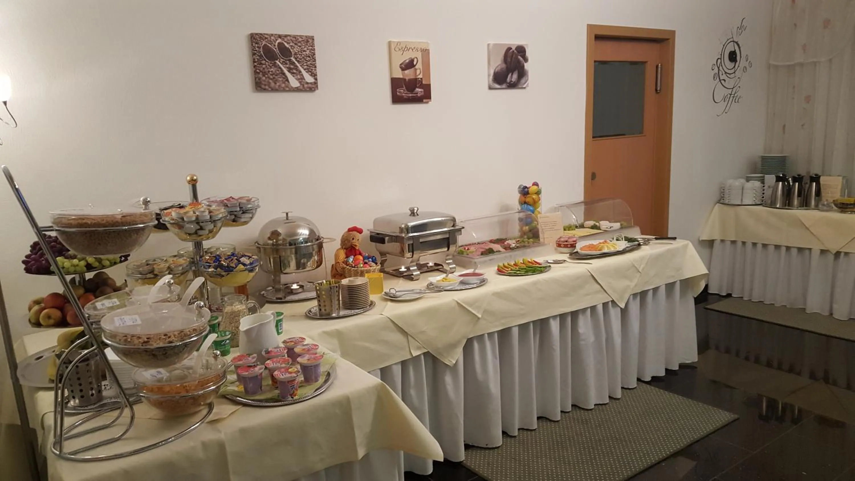 Continental breakfast in Hotel Beuss