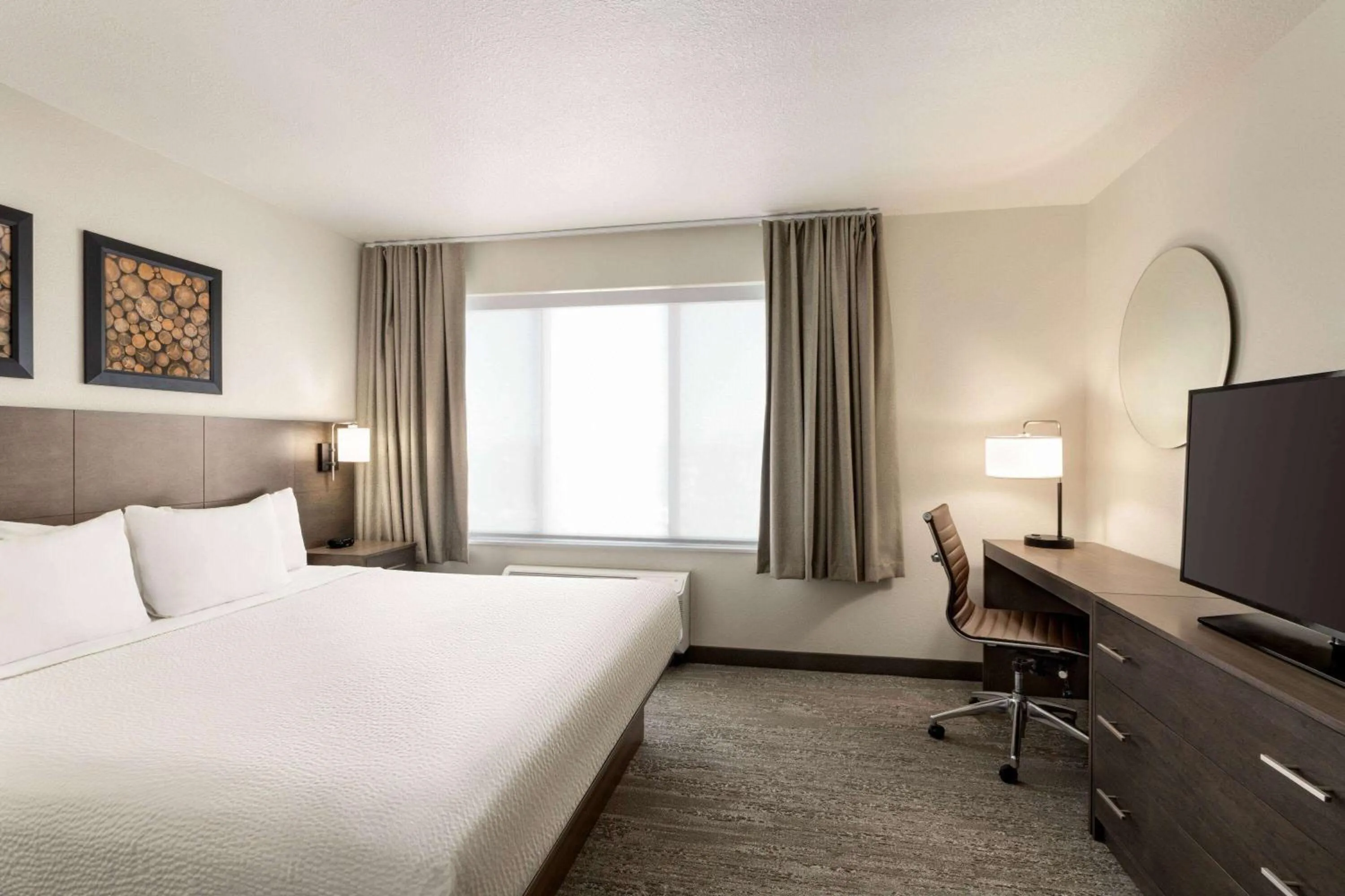 Photo of the whole room, Bed in Days Inn & Suites by Wyndham Bozeman
