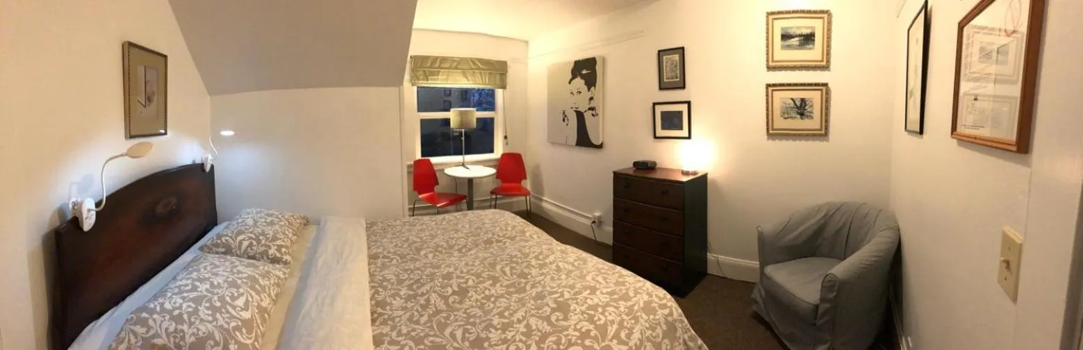 Photo of the whole room, Bed in Portland International Guesthouse