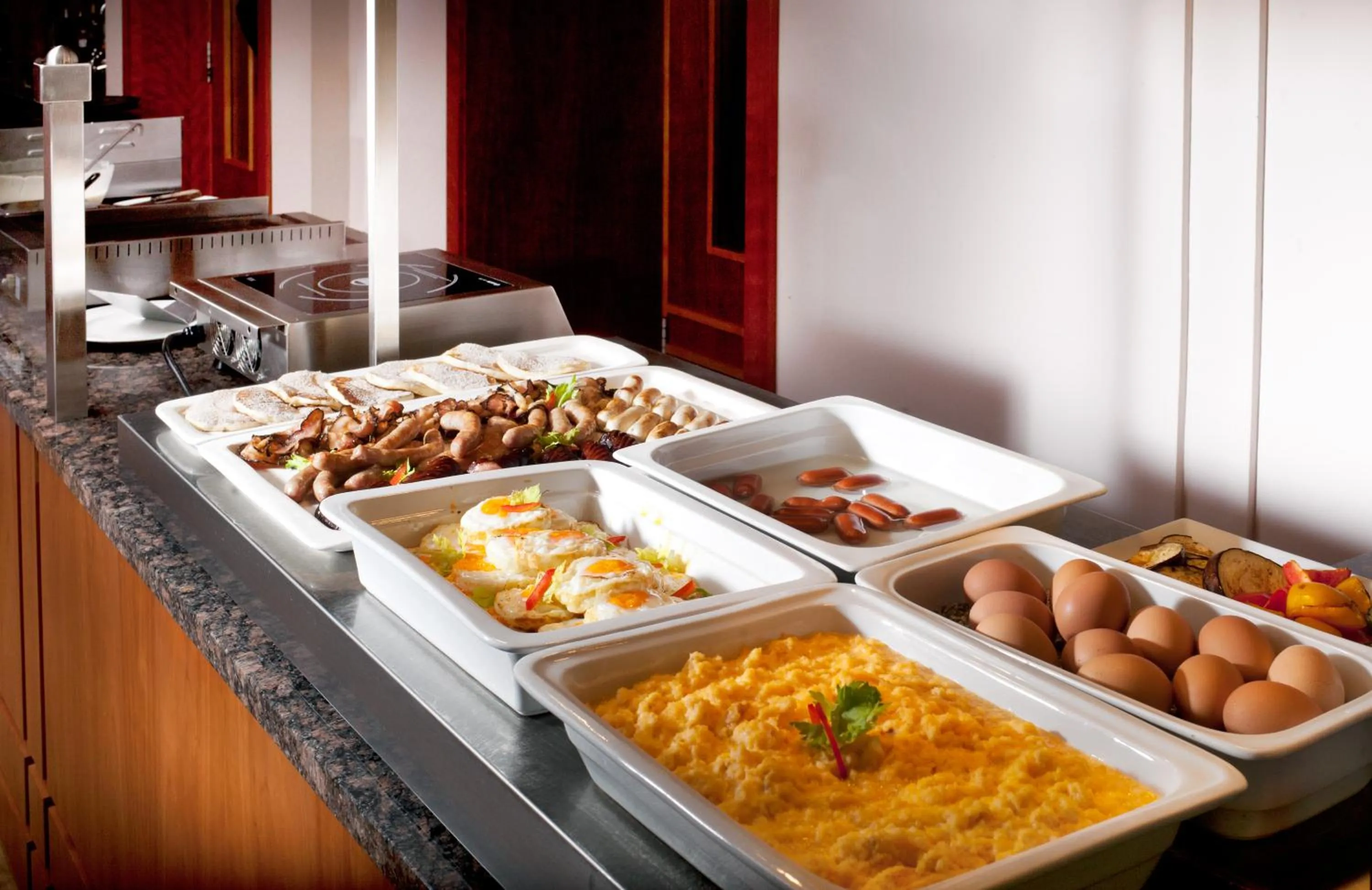 Buffet breakfast in Hotel Reza