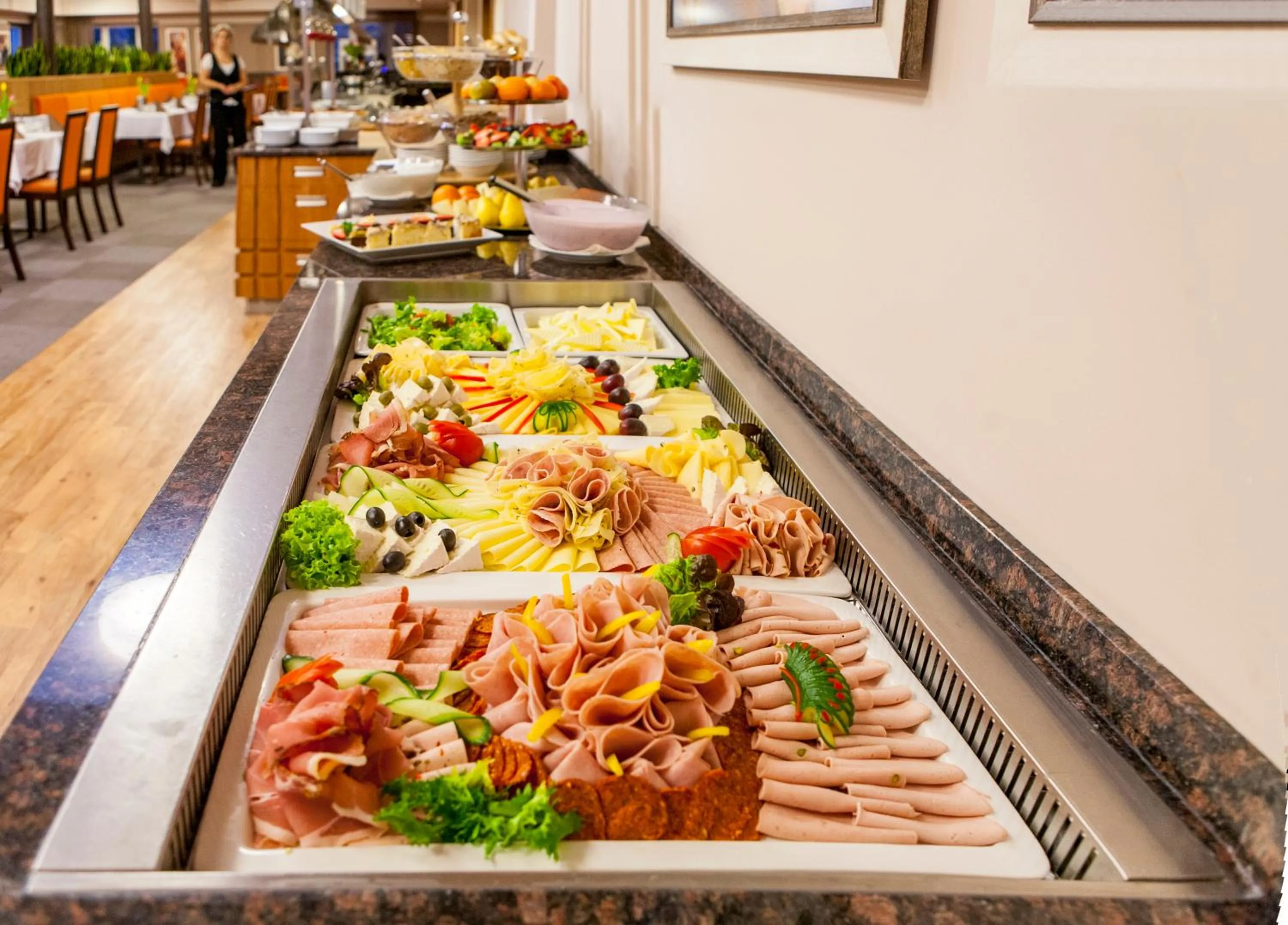 Restaurant/places to eat in Hotel Reza