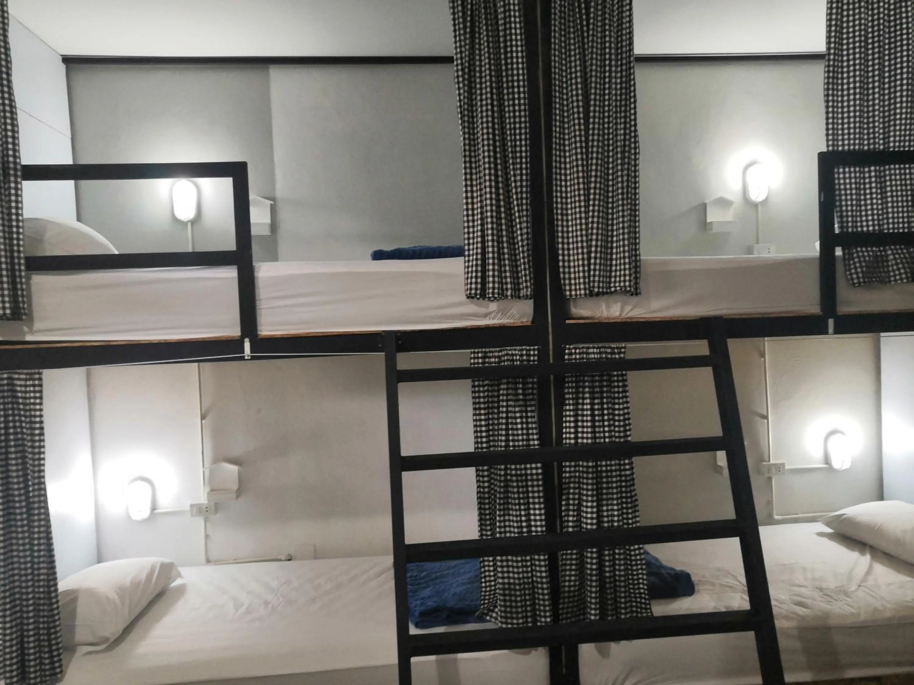 Bunk Bed in Mixed Dormitory Room in Backpack Hostel Kohyaoyai