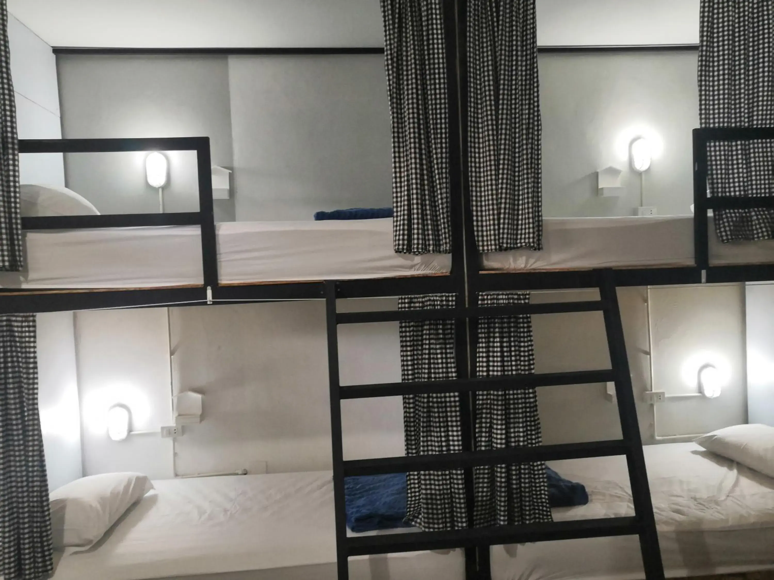 Bunk Bed in Mixed Dormitory Room in Backpack Hostel Kohyaoyai Bunk Bed in Mixed Dormitory Room in Backpack Hostel Kohyaoyai