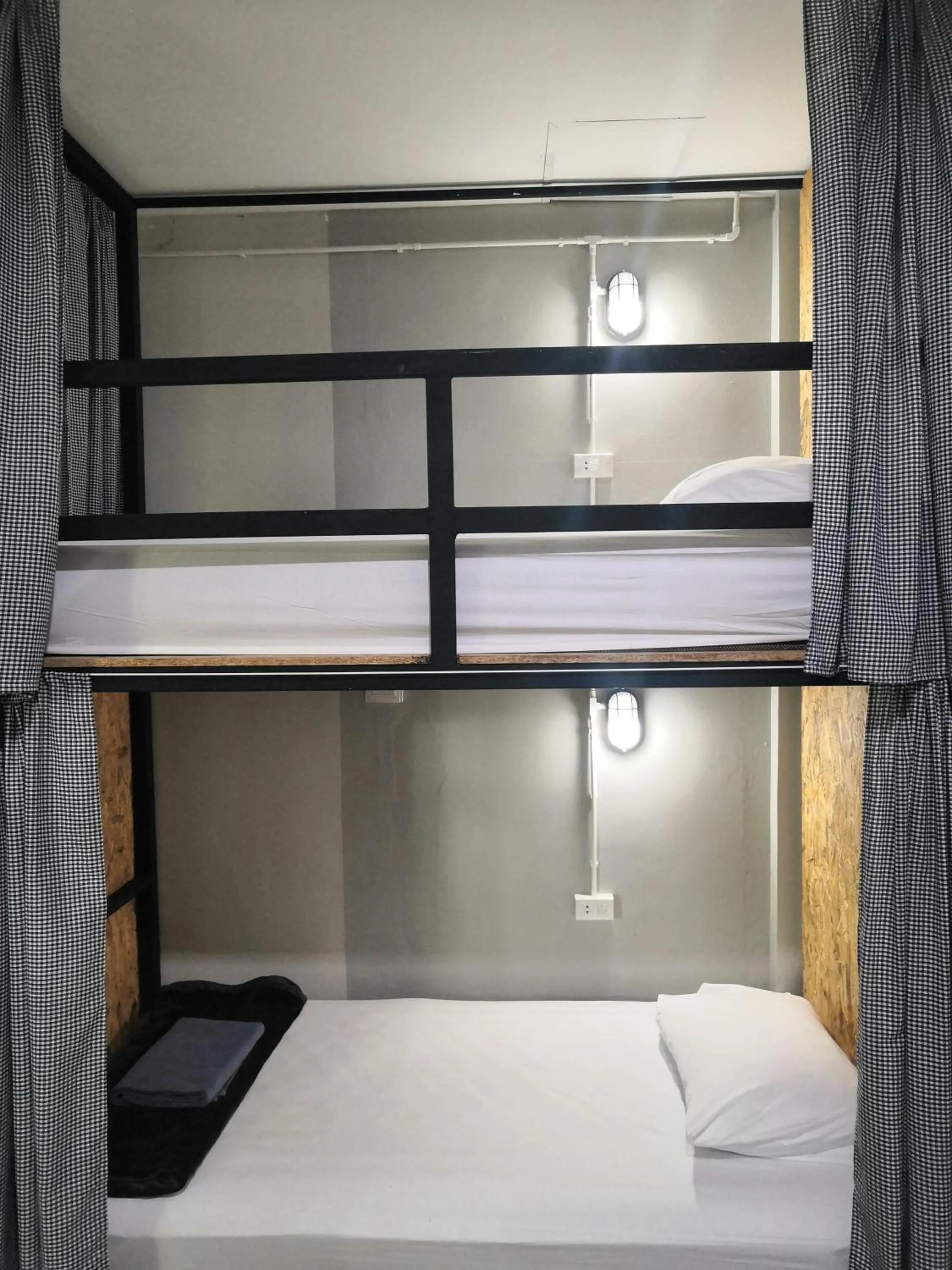 Bunk Bed in Female Dormitory Room   in Backpack Hostel Kohyaoyai