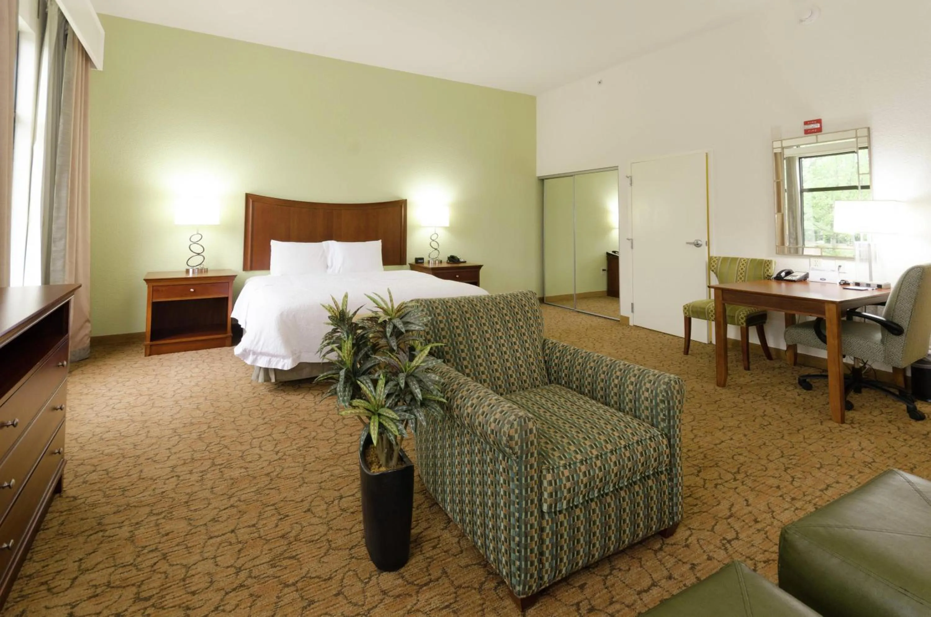 Bedroom, Bed in Hampton Inn Hickory