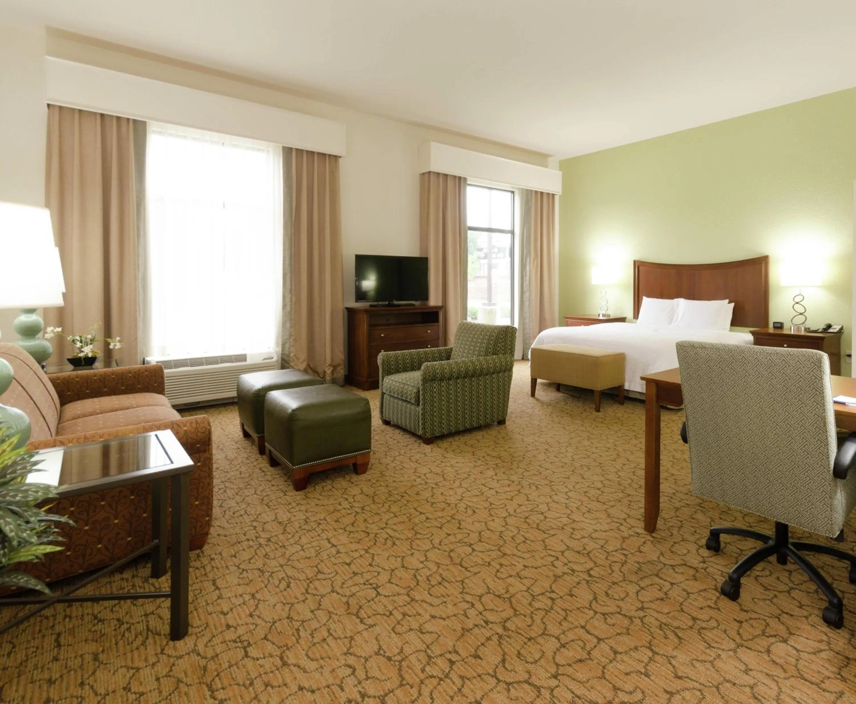 Bedroom, Bed in Hampton Inn Hickory