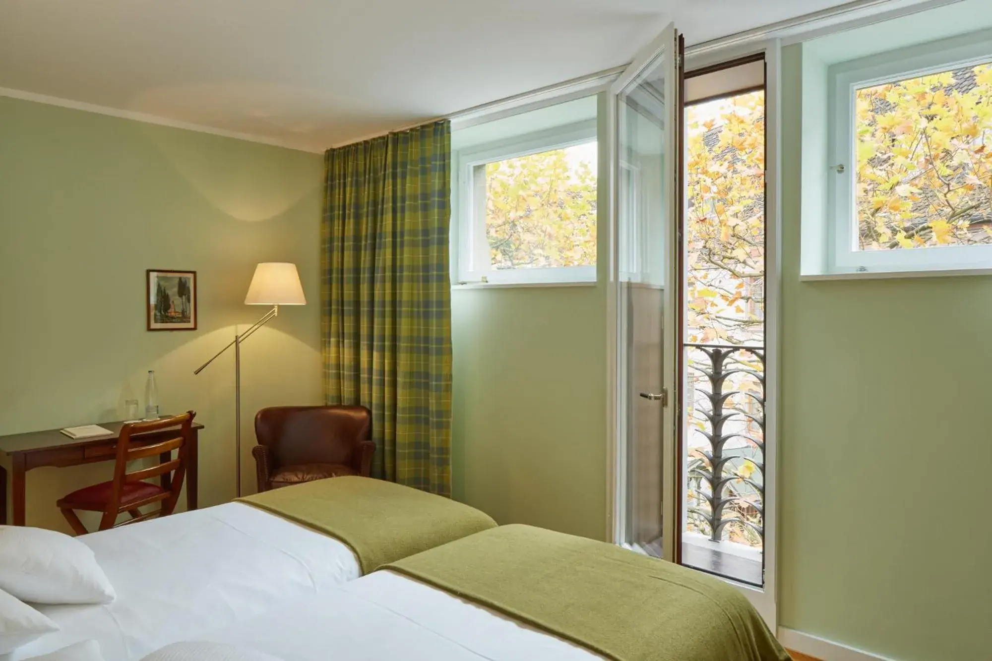 Economy Twin Room in hotel brasserie au violon Economy Twin Room in hotel brasserie au violon