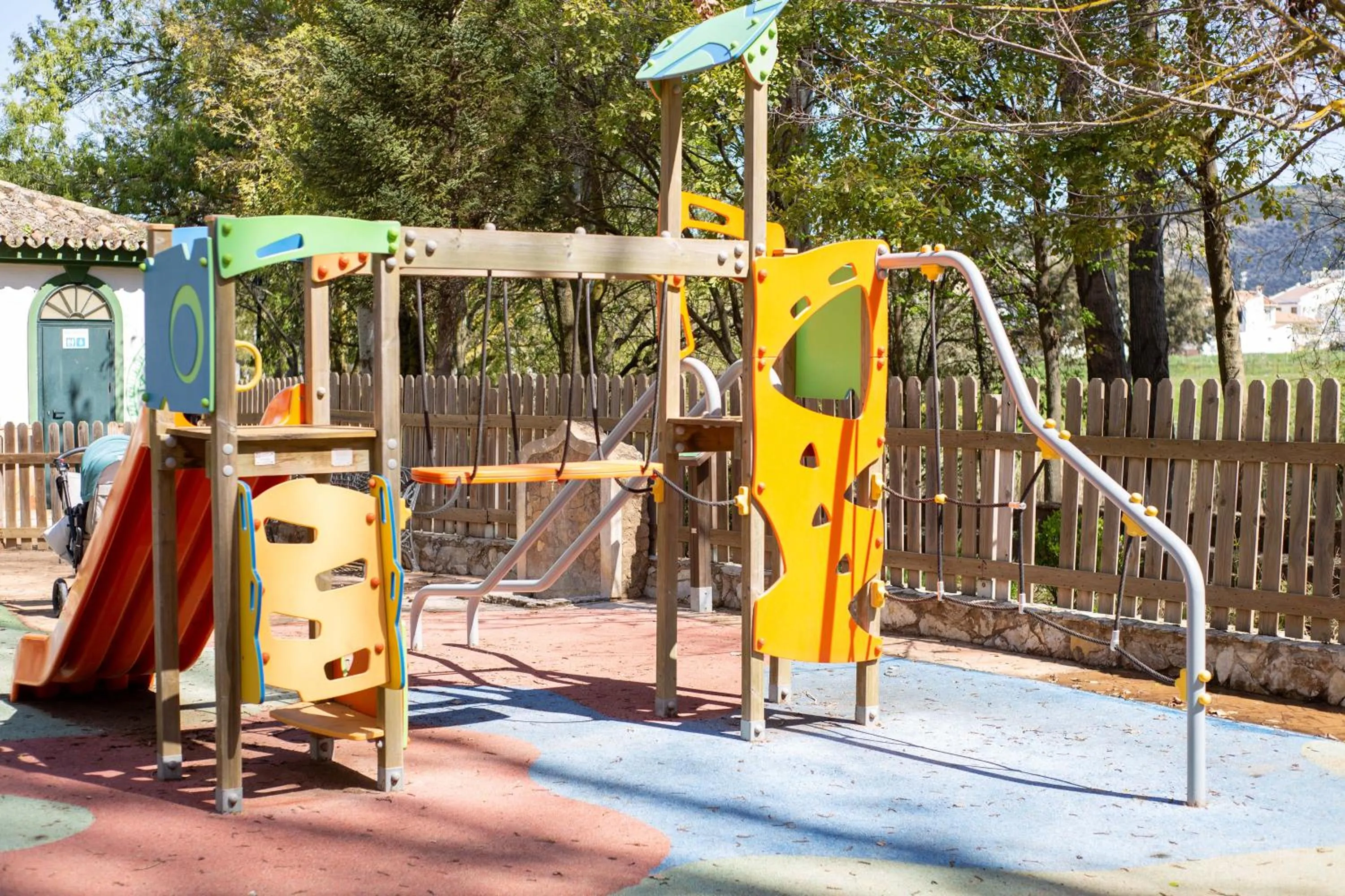 Children play ground in Hotel Rural El Castillejo - A 15 min de Ronda
