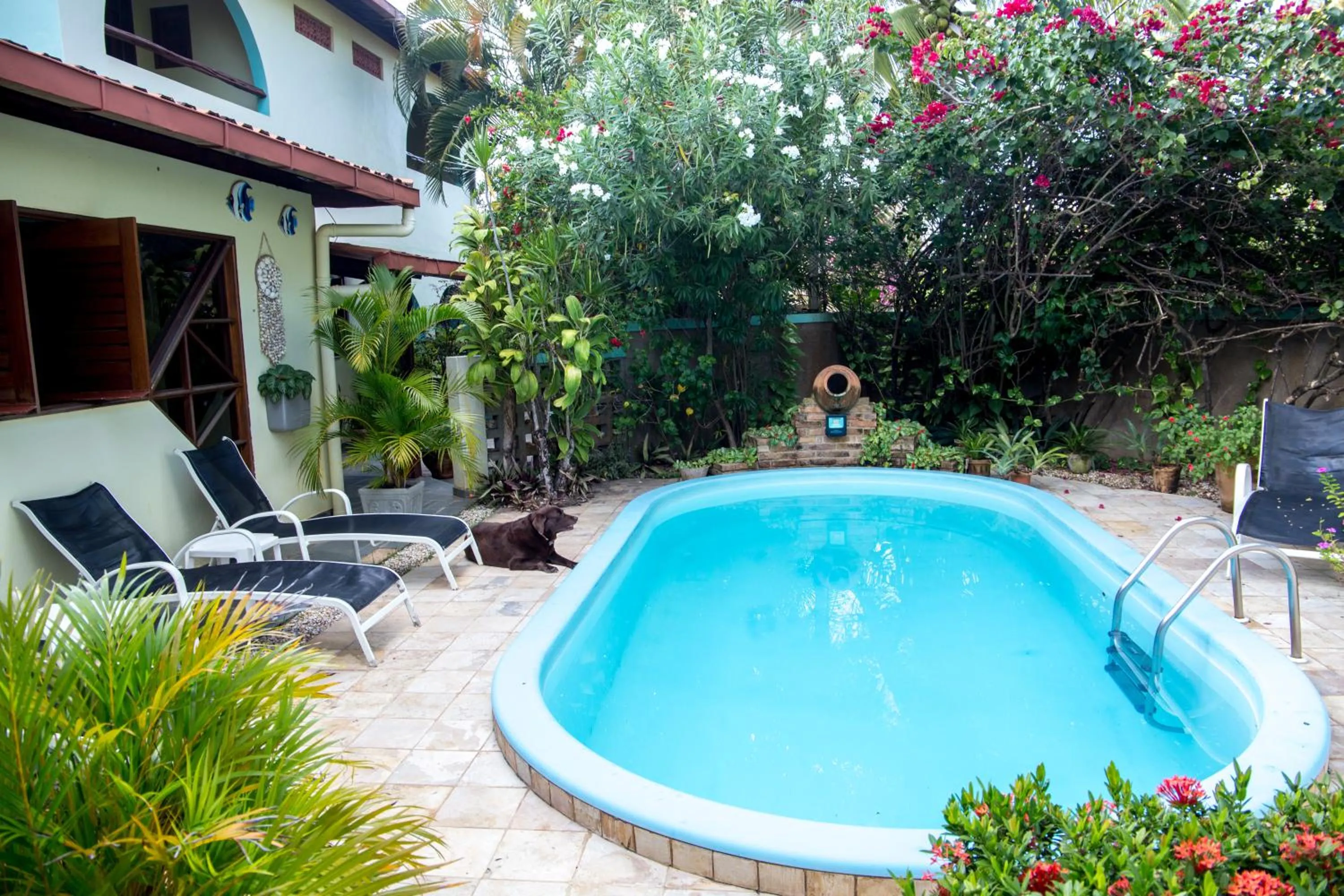 Swimming pool in Hotel Pousada Arco Iris