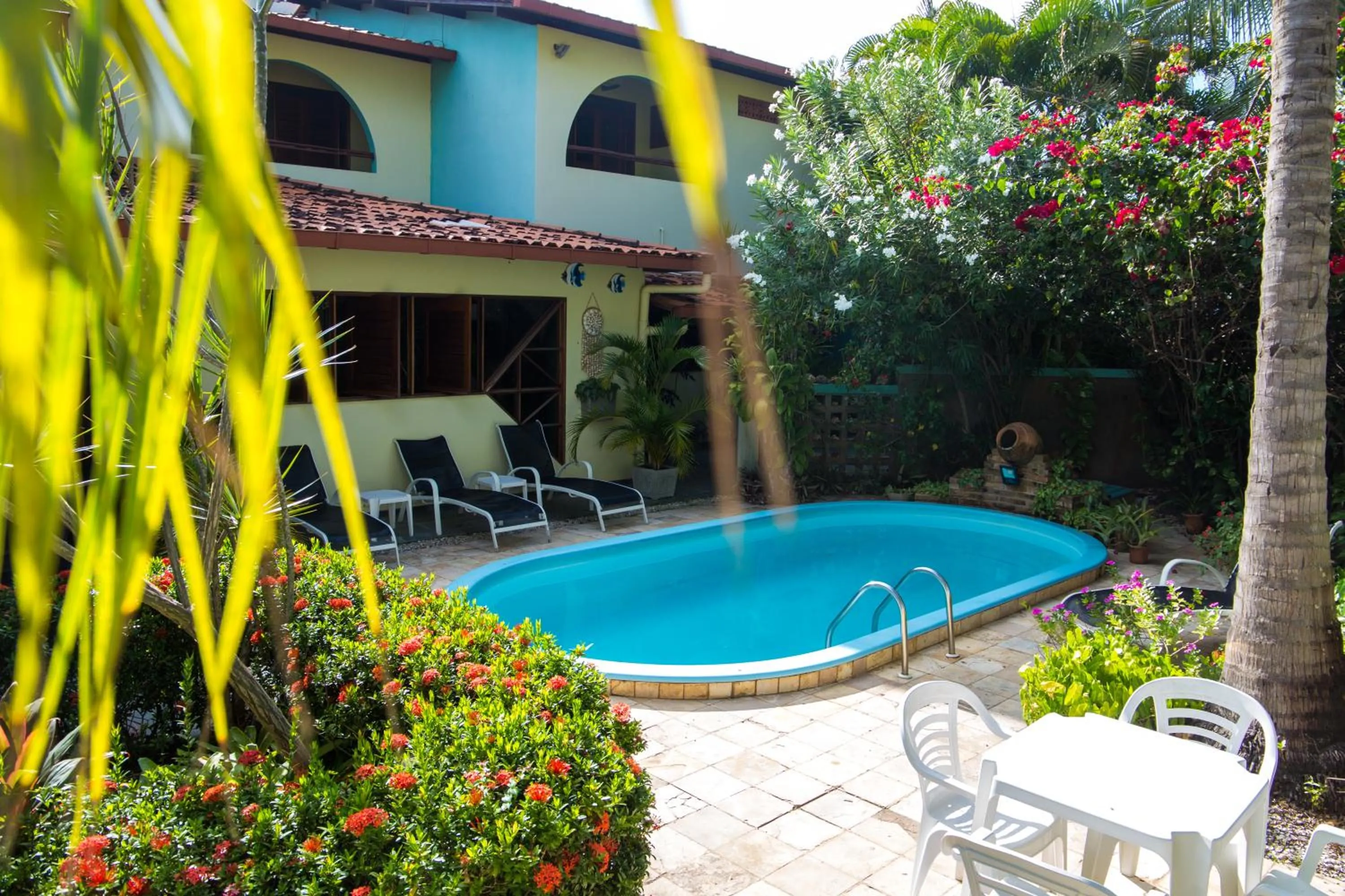 Swimming pool in Hotel Pousada Arco Iris