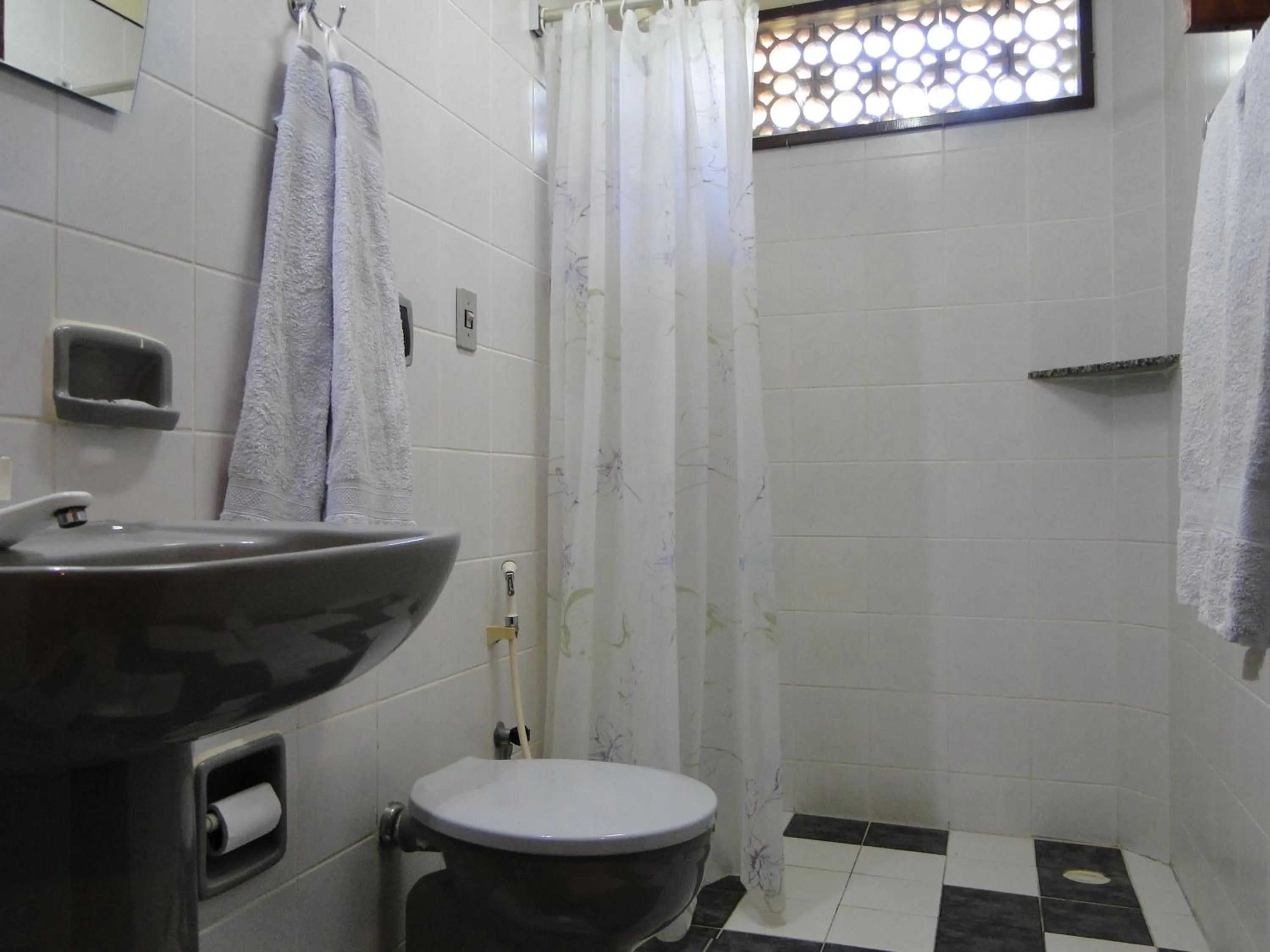 Shower in Hotel Pousada Arco Iris