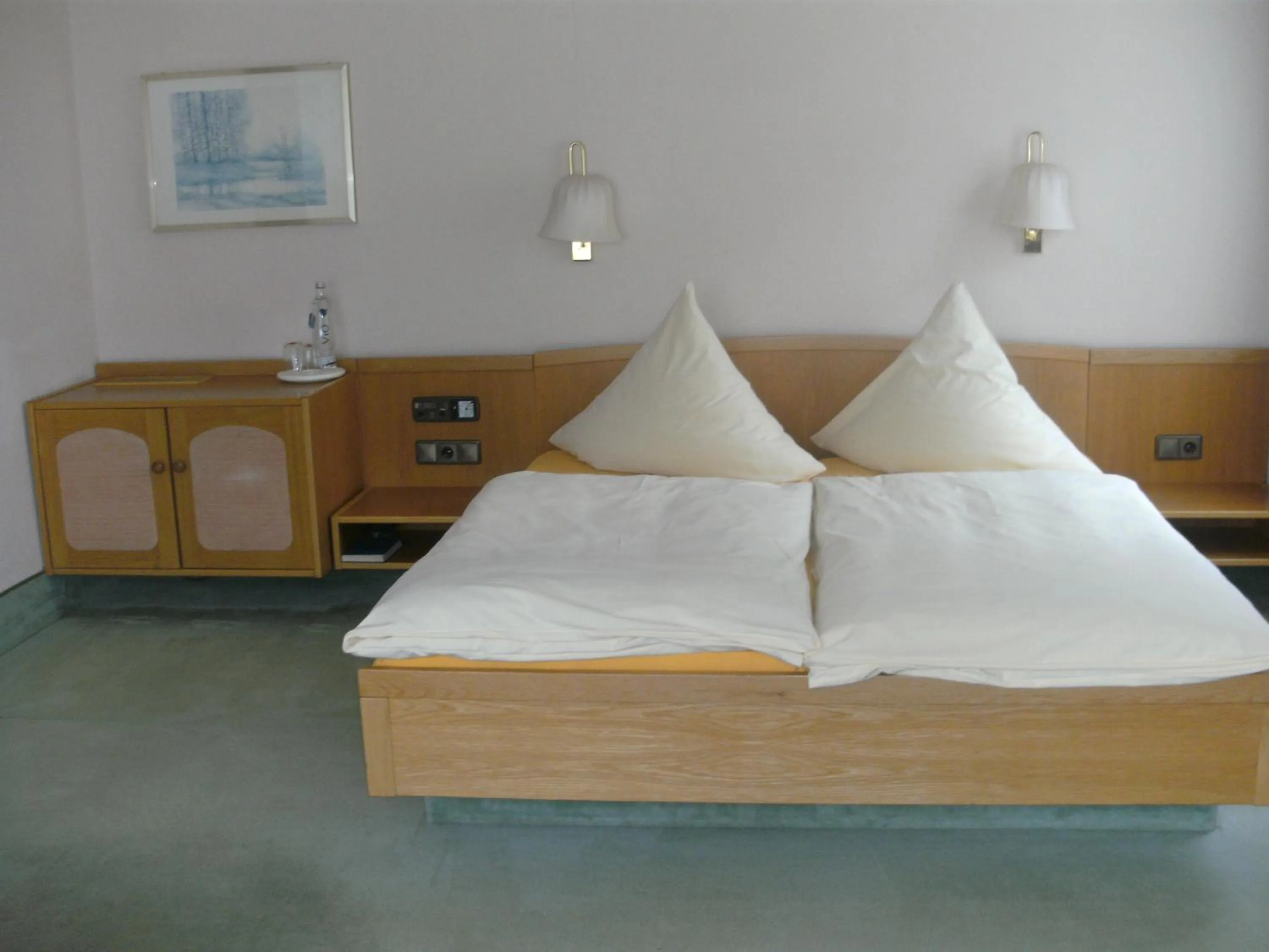 Bed in Waldhotel Tropfsteinhöhle