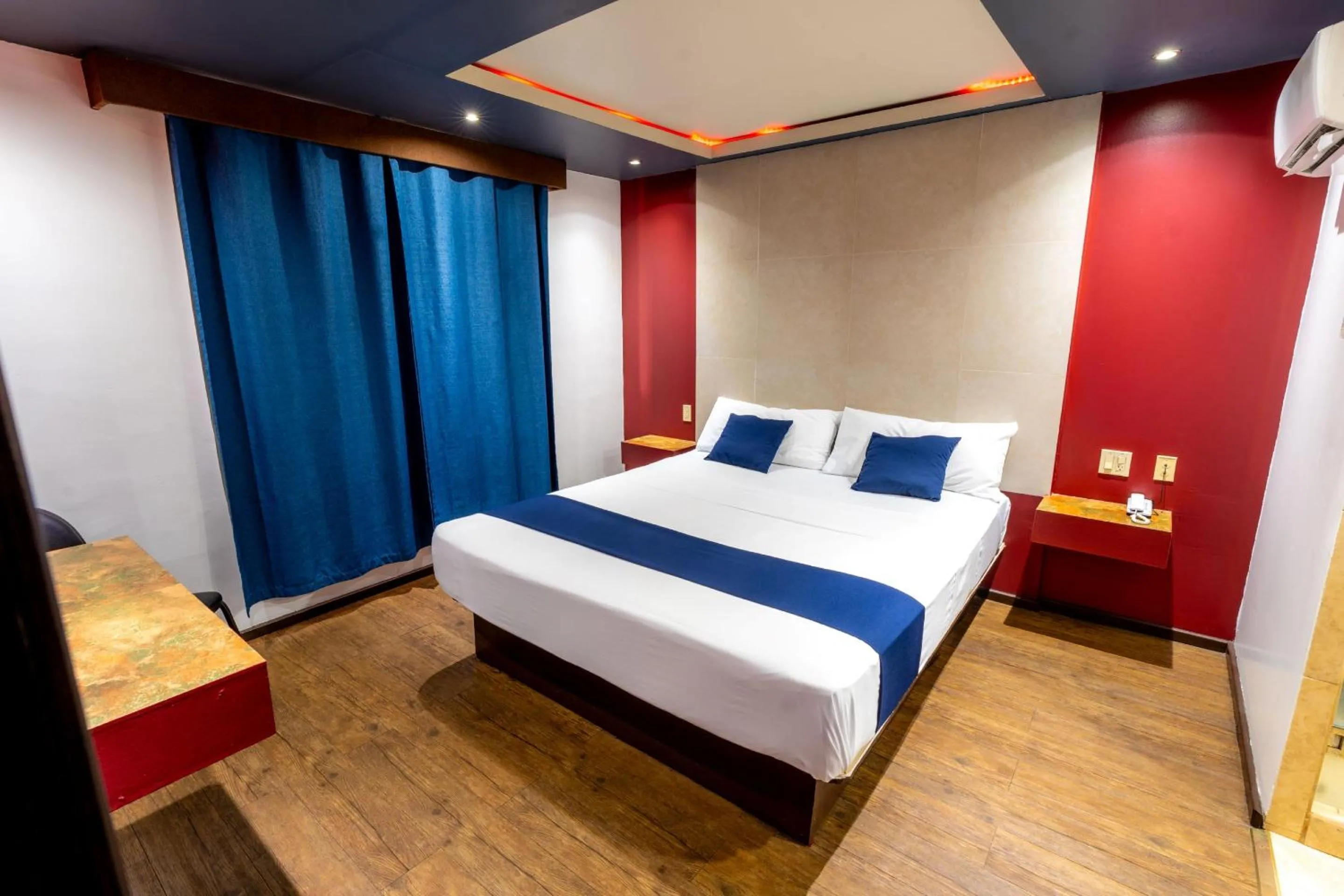 Photo of the whole room, Bed in Hotel Rose Ensenada