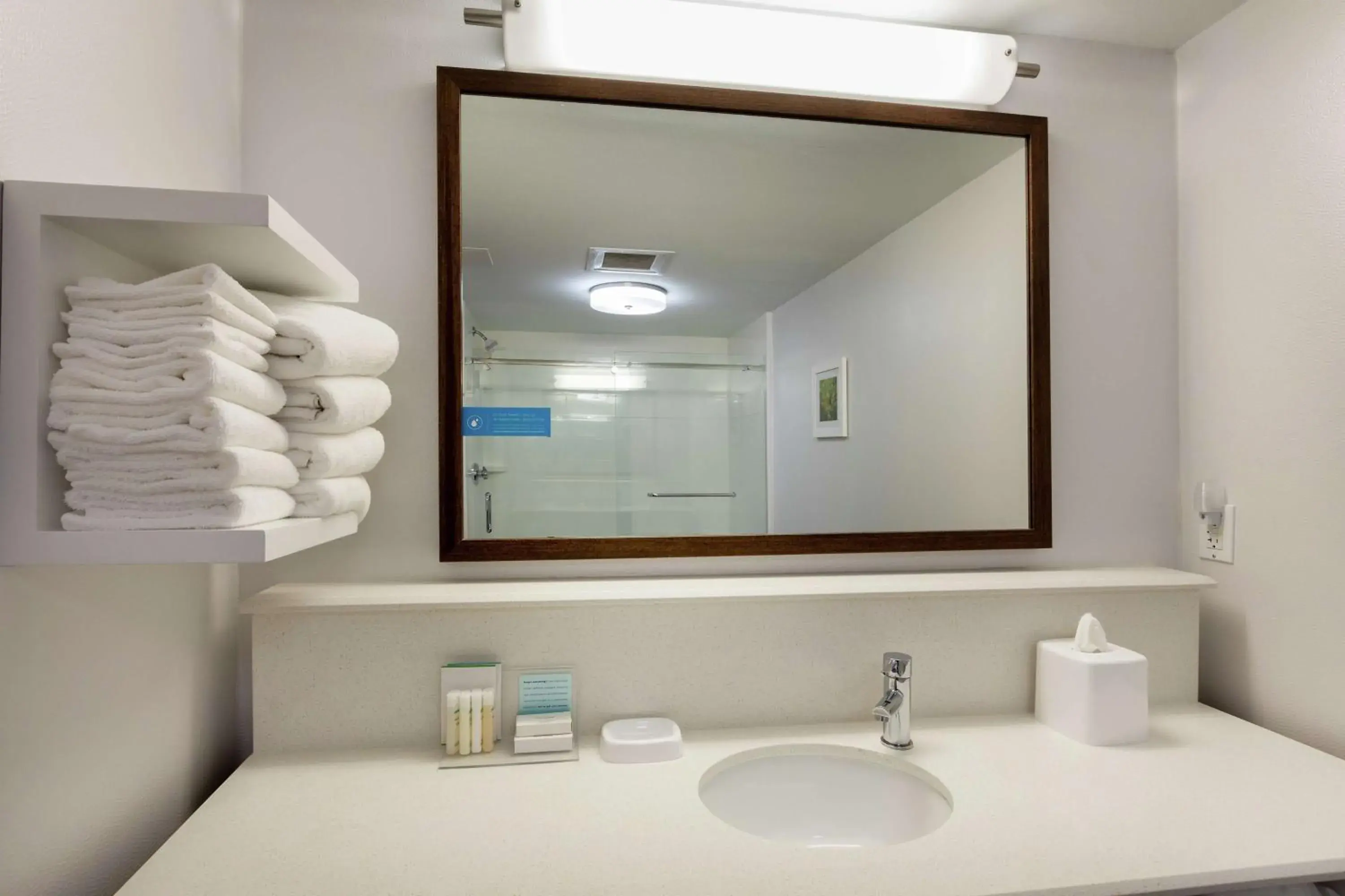 Bed in Hampton Inn Houston/Humble-Airport Area Bed in Hampton Inn Houston/Humble-Airport Area