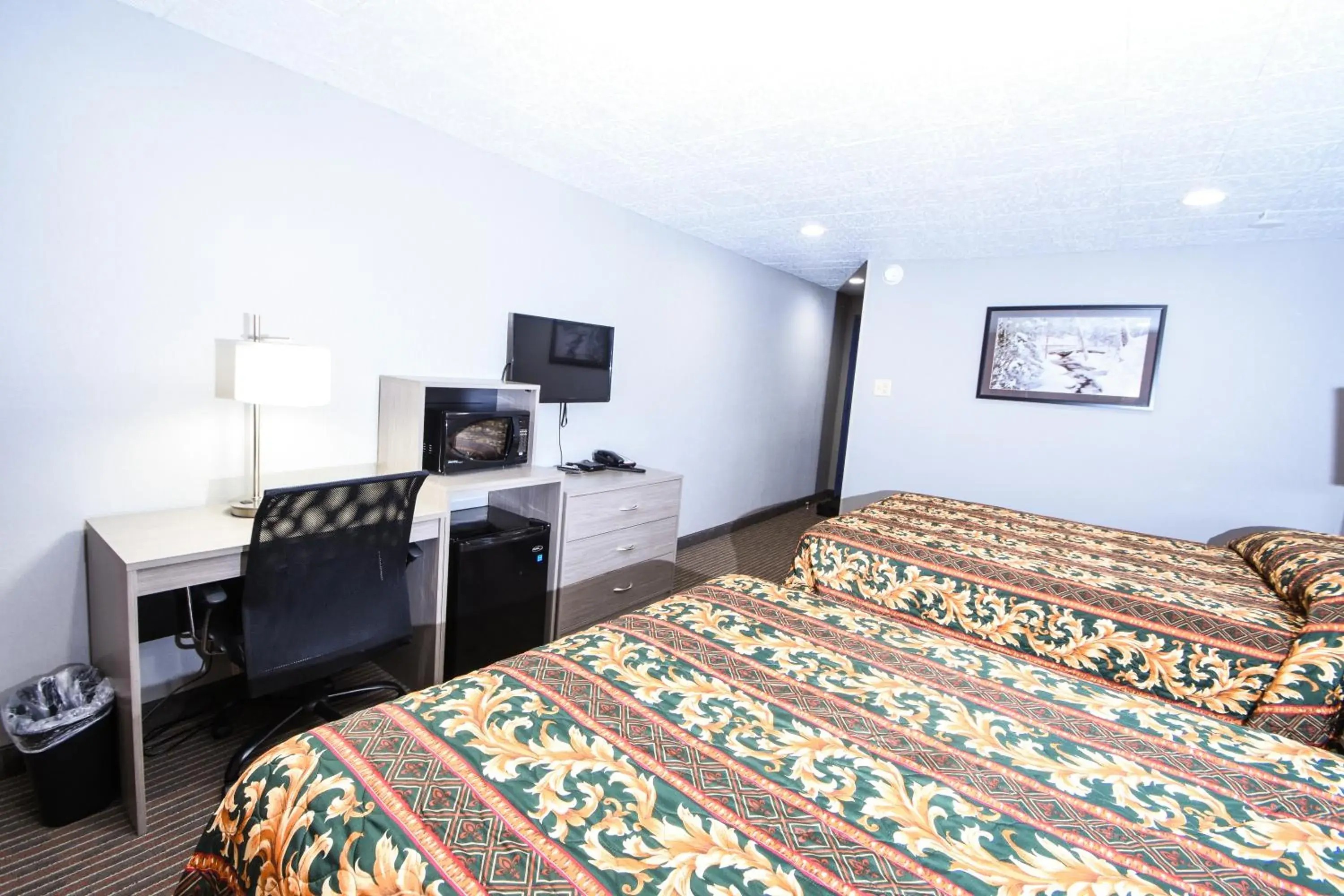 Queen Room with Two Queen Beds in Belcaro Motel Queen Room with Two Queen Beds in Belcaro Motel