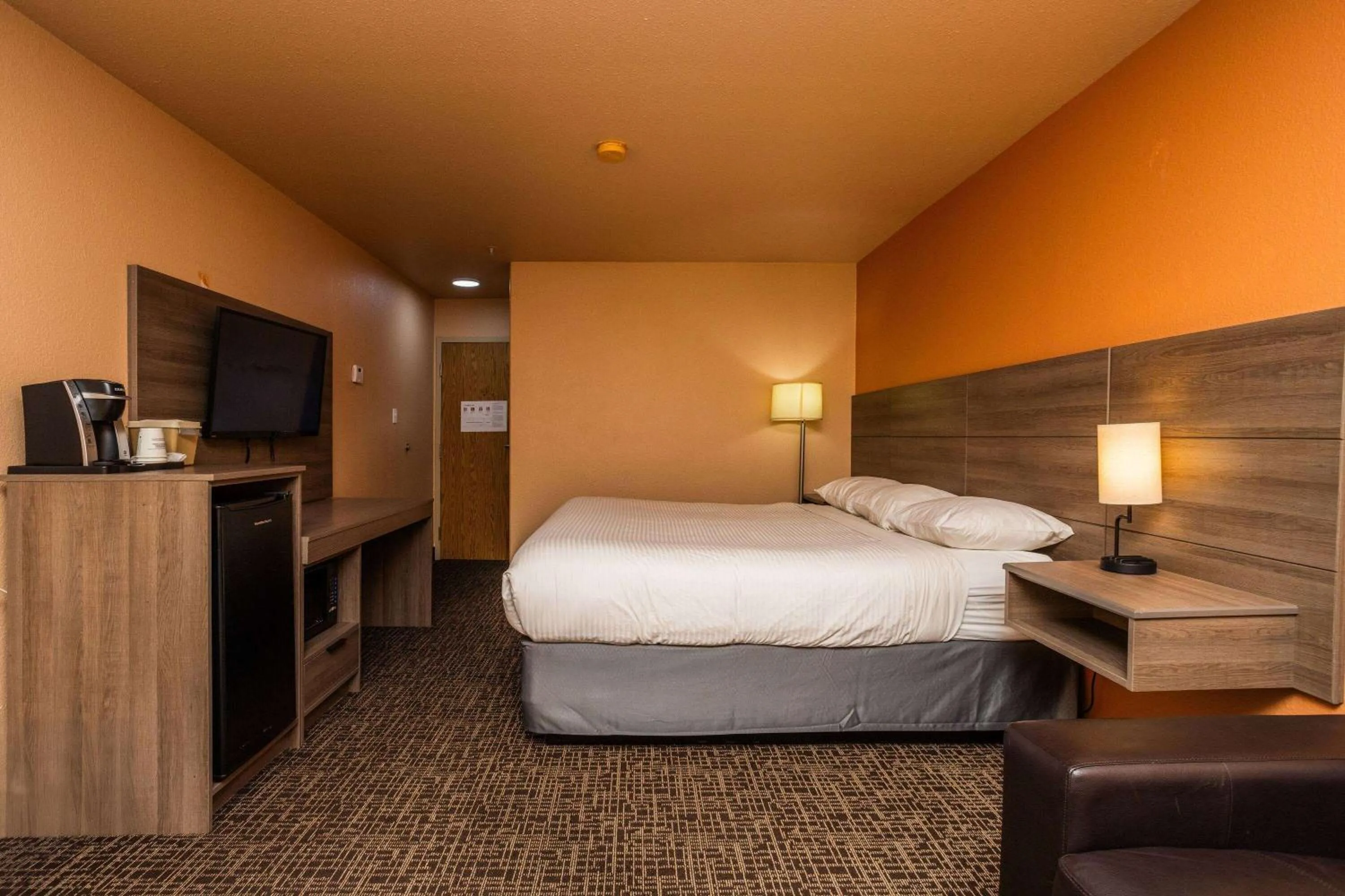 Photo of the whole room, Bed in Ramada by Wyndham Cranbrook