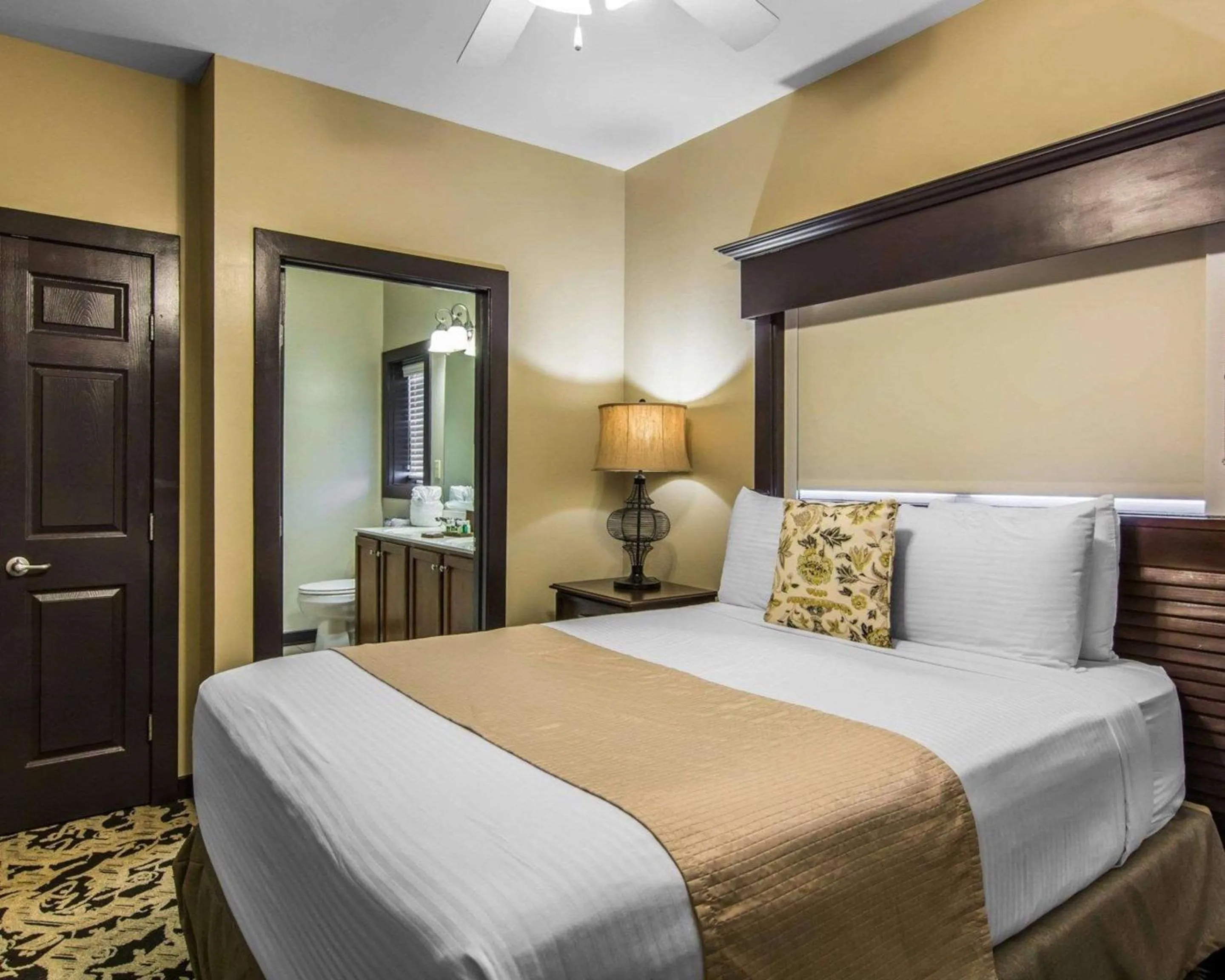 Bedroom, Bed in Bluegreen Vacations Parkside Williamsburg, an Ascend Collection Resort