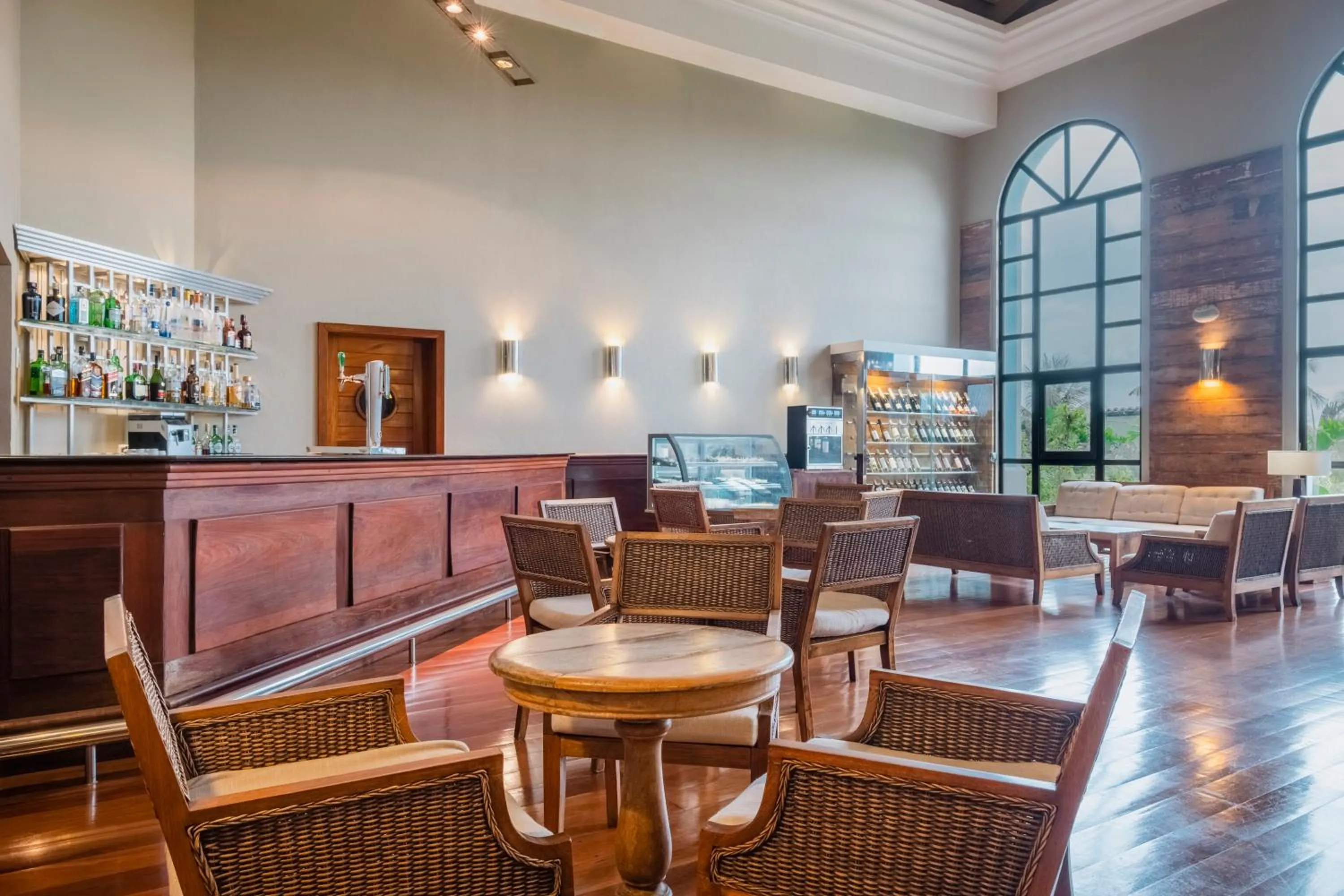 Lounge or bar in Iberostar Waves Bahia - All Inclusive