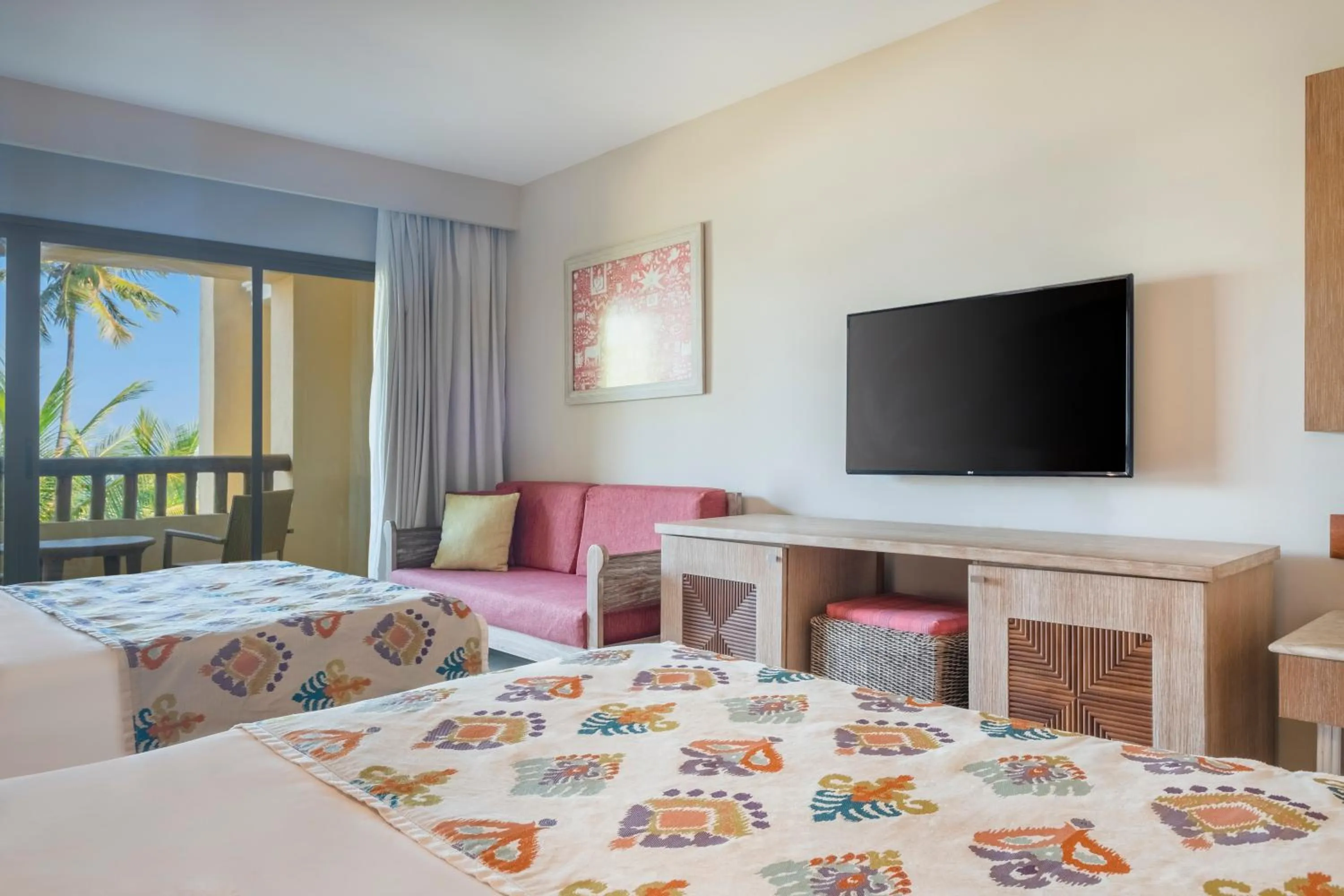 Photo of the whole room, Bed in Iberostar Waves Bahia - All Inclusive