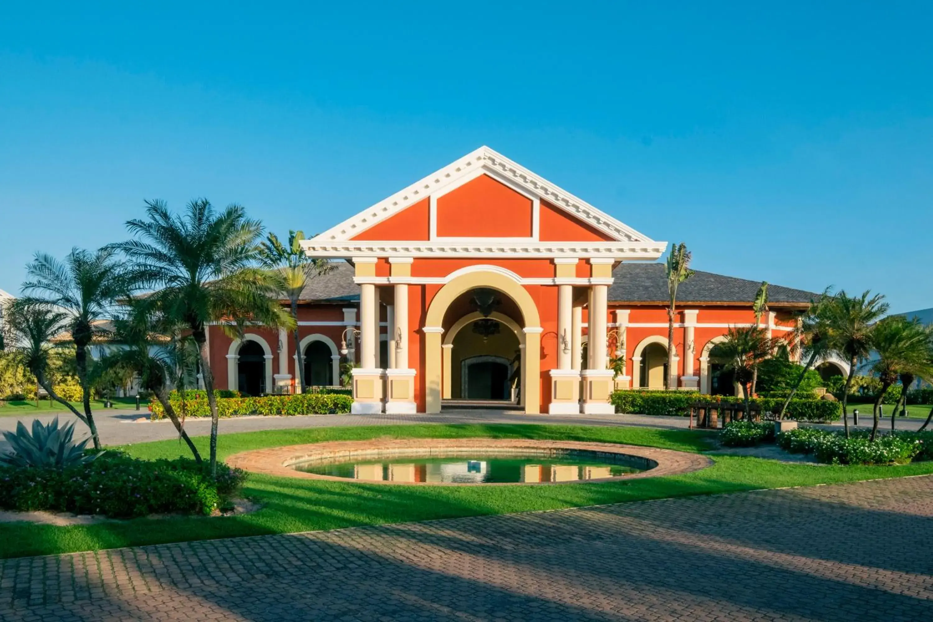 Facade/entrance in Iberostar Waves Bahia - All Inclusive Facade/entrance in Iberostar Waves Bahia - All Inclusive
