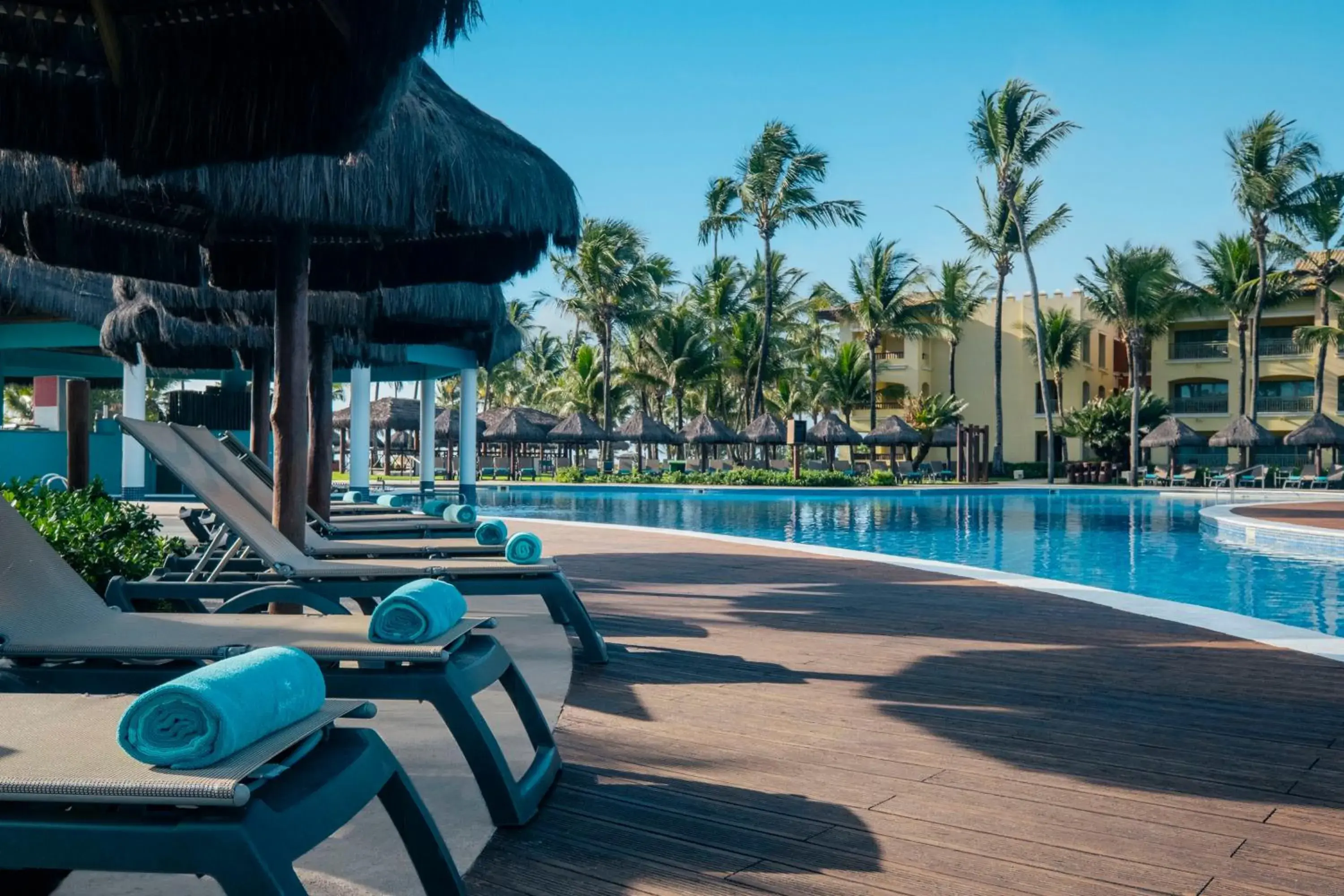 Swimming pool in Iberostar Waves Bahia - All Inclusive Swimming pool in Iberostar Waves Bahia - All Inclusive