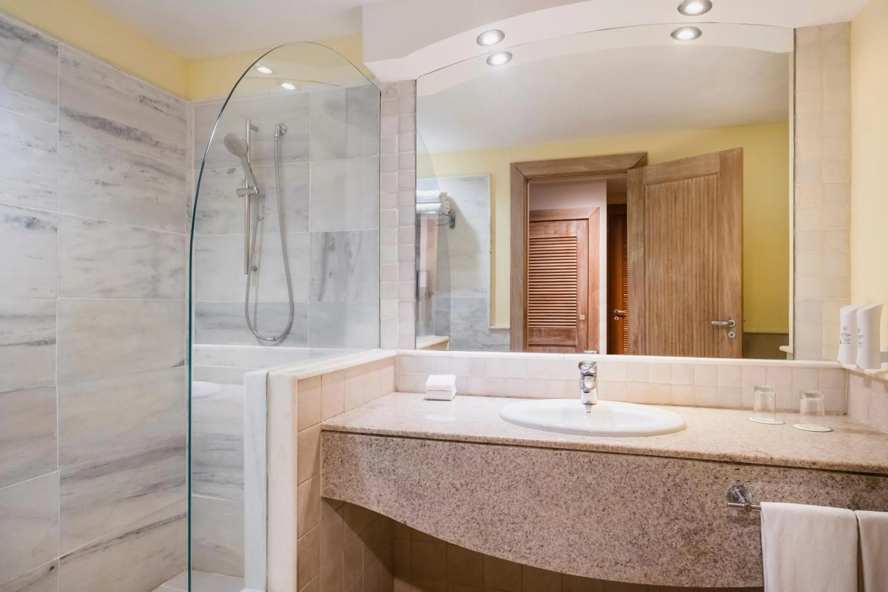 Bathroom in Iberostar Waves Bahia - All Inclusive