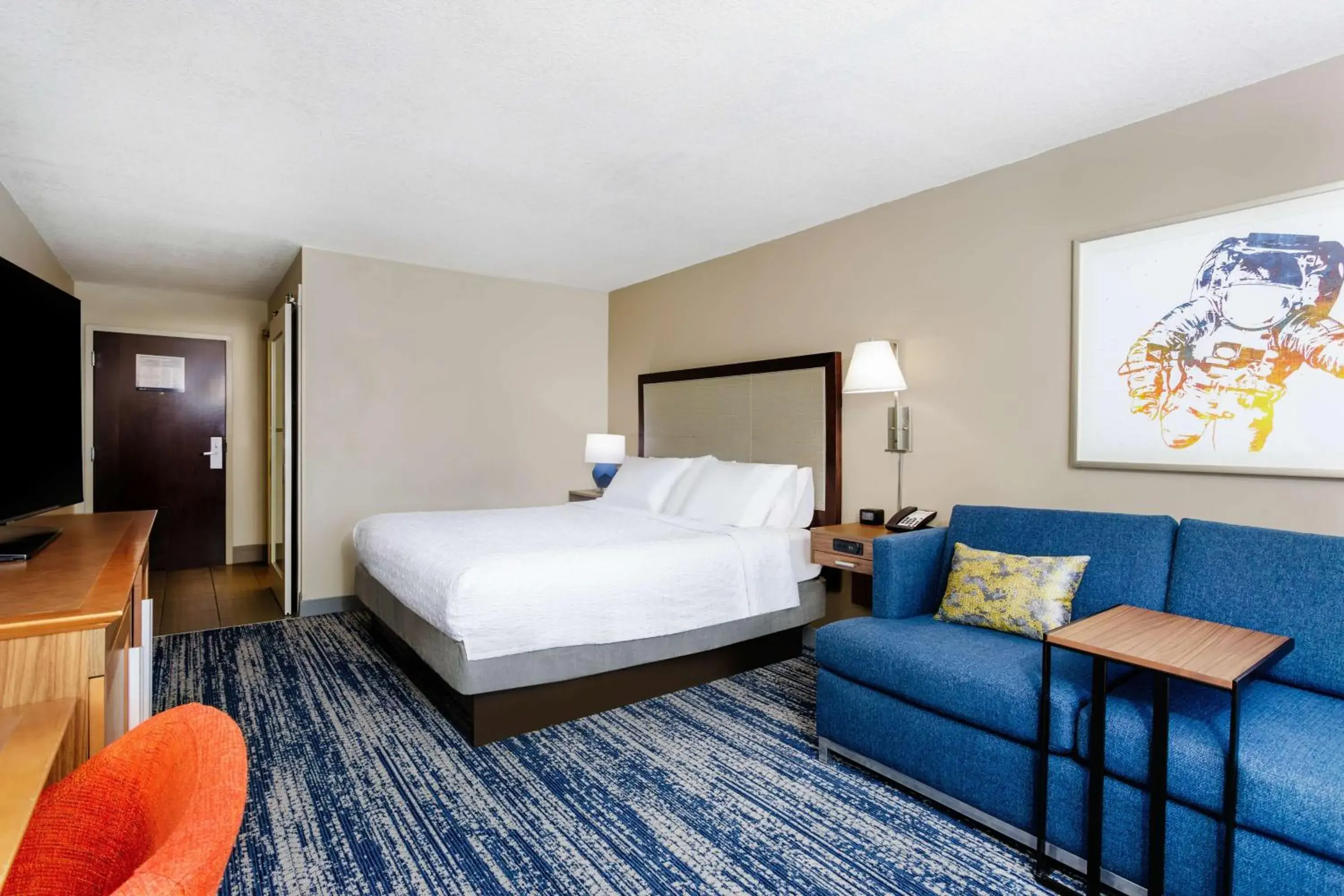 King Room with Sofa Bed and Study - Non-Smoking in Hampton Inn Titusville/I-95 Kennedy Space Center King Room with Sofa Bed and Study - Non-Smoking in Hampton Inn Titusville/I-95 Kennedy Space Center