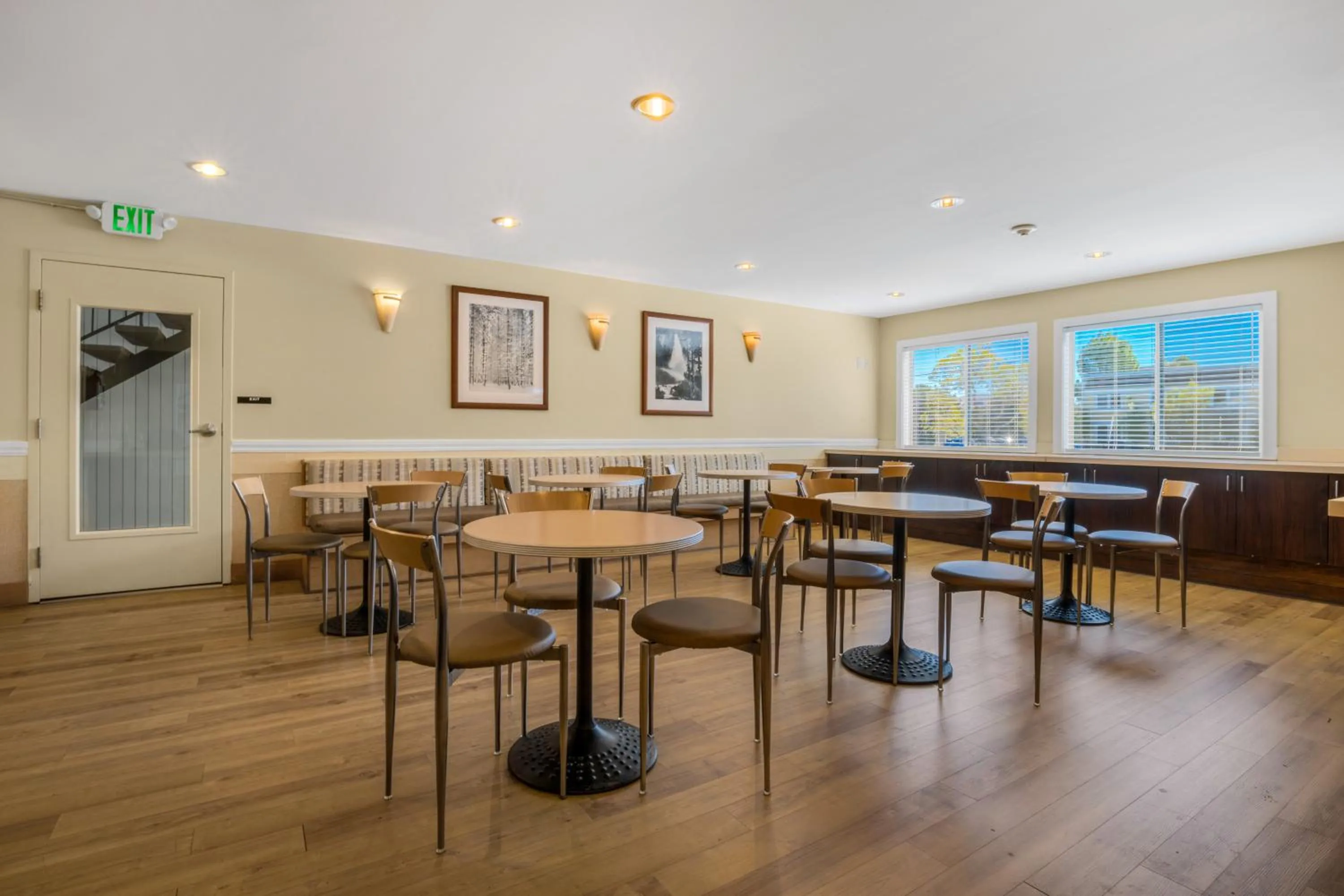 Meeting/conference room in Marin Suites Hotel