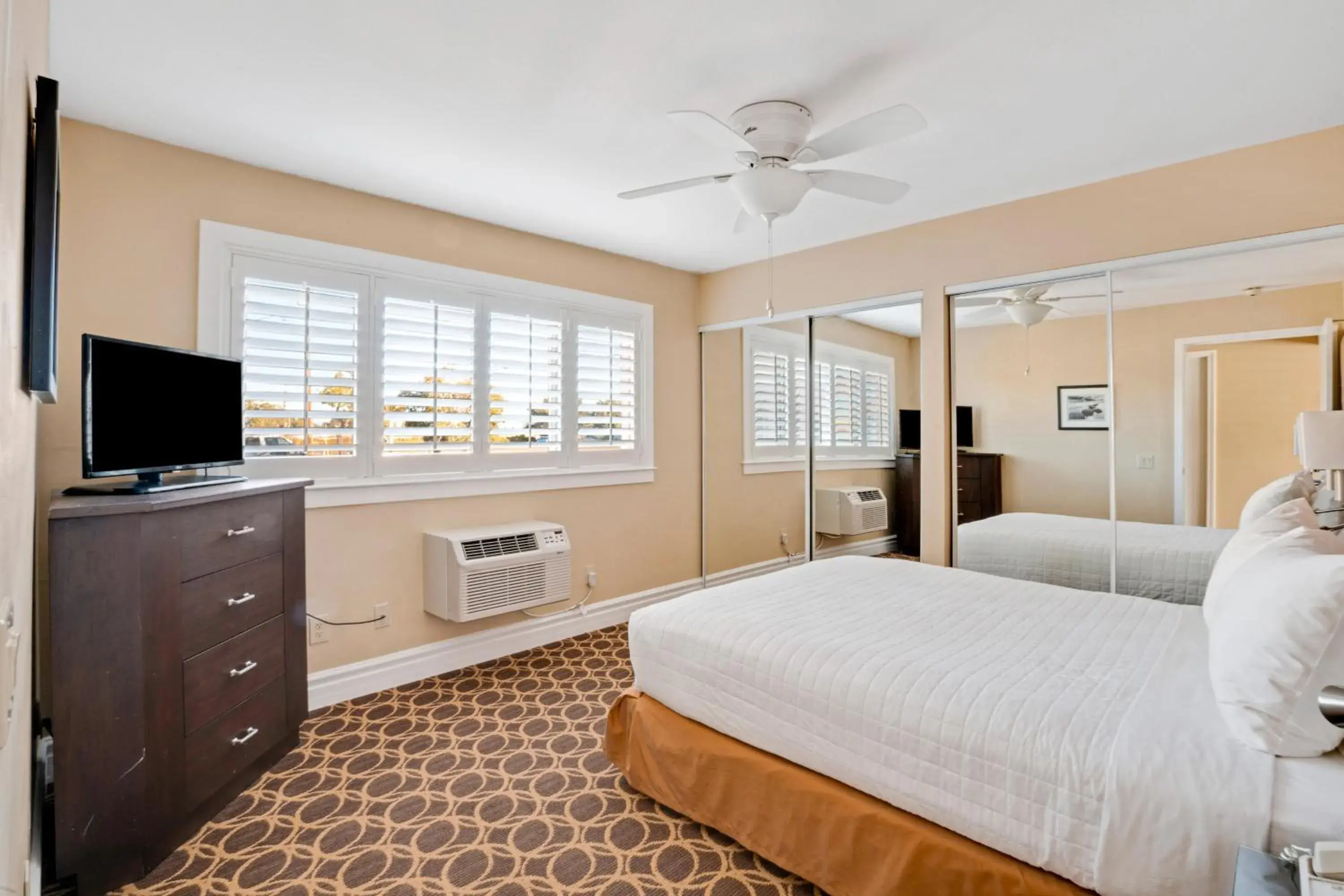 Bed in Marin Suites Hotel Bed in Marin Suites Hotel