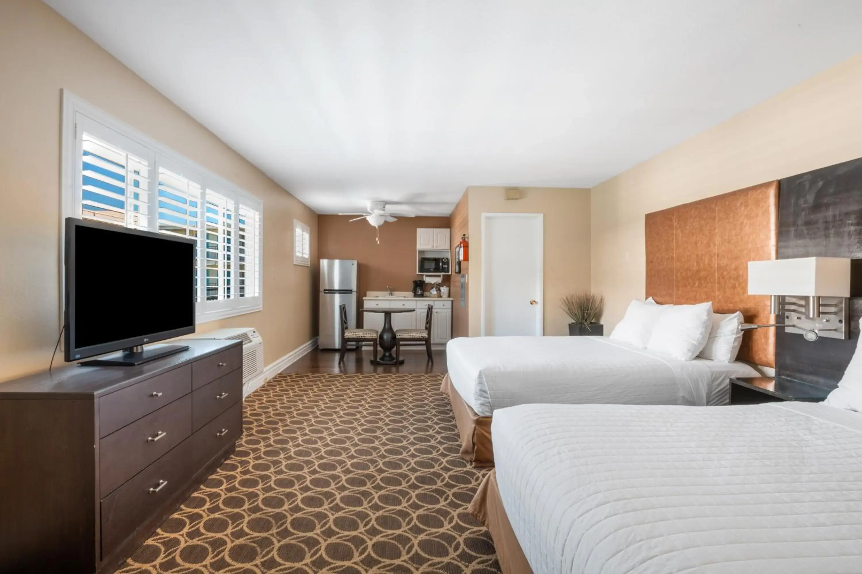 Deluxe Queen Studio in Marin Suites Hotel Deluxe Queen Studio in Marin Suites Hotel