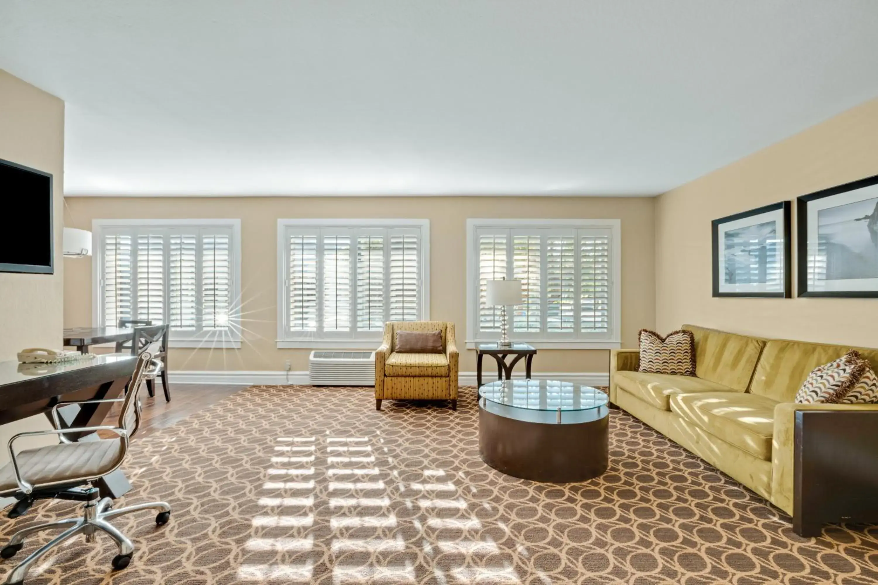 Living room in Marin Suites Hotel Living room in Marin Suites Hotel