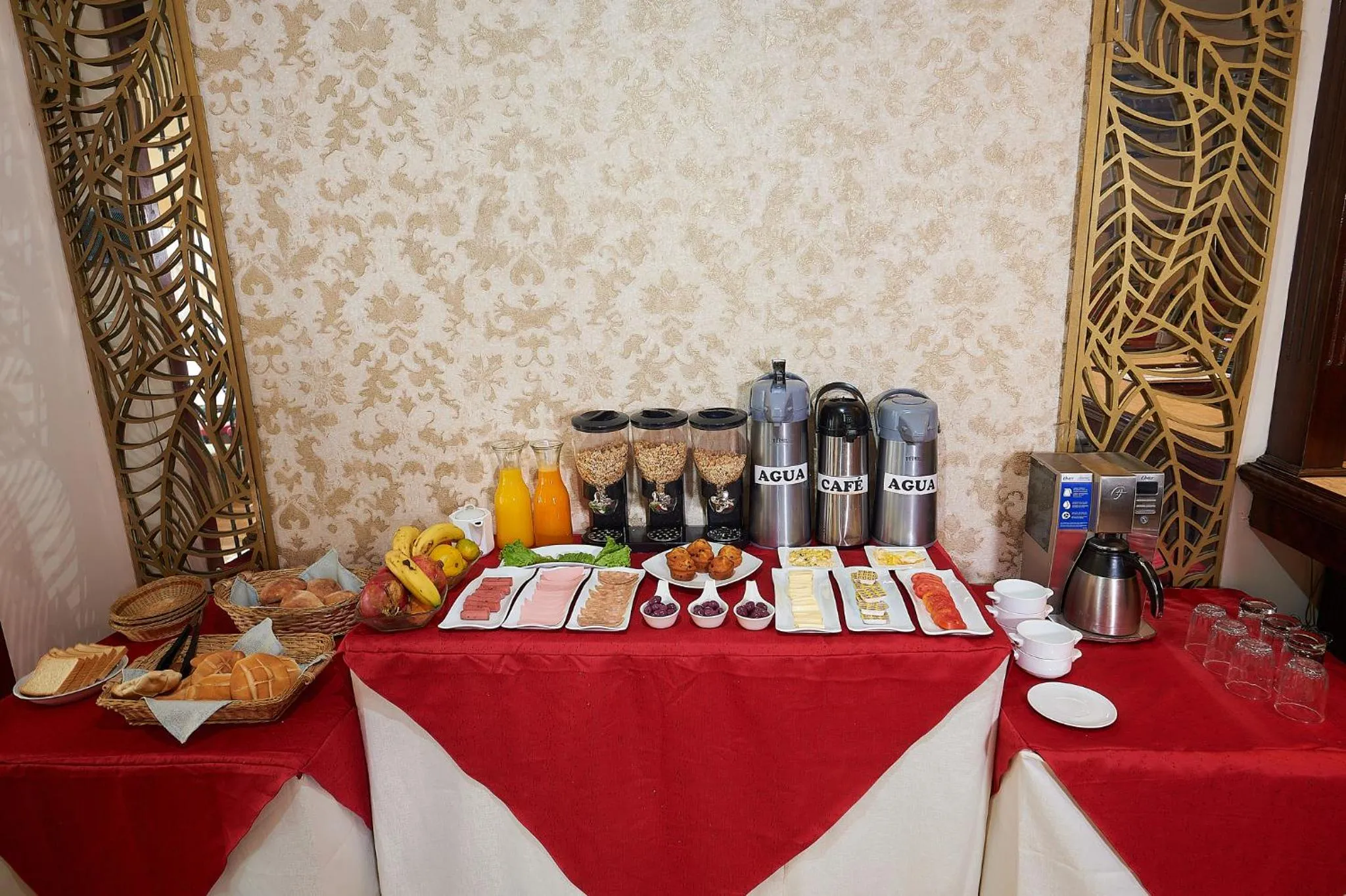 Restaurant/places to eat in Hotel Arequipa Vive