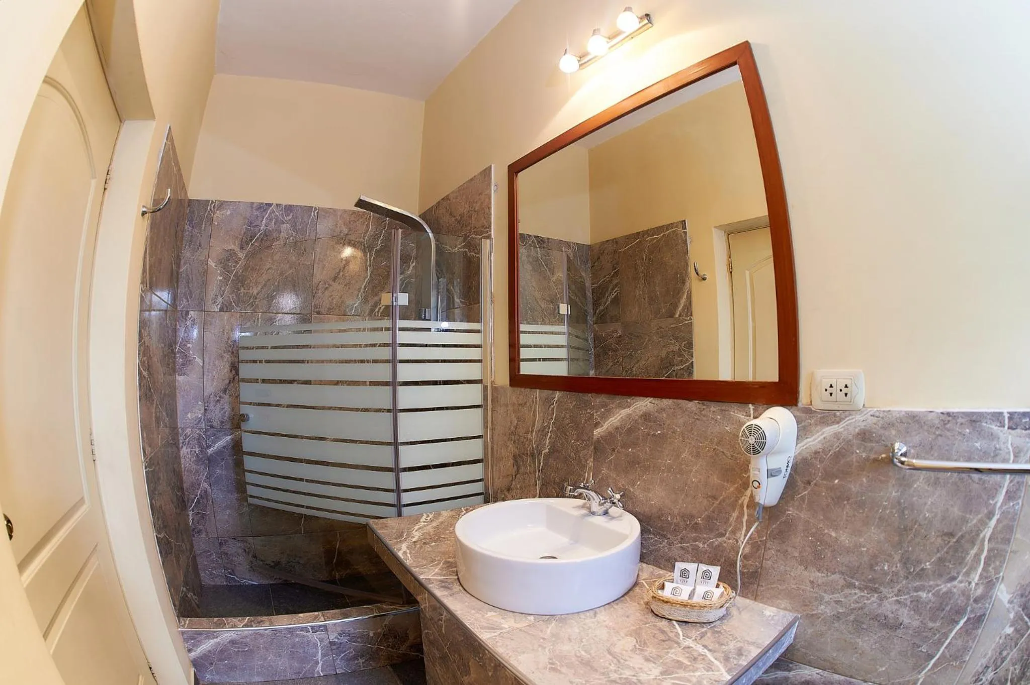 Shower in Hotel Arequipa Vive