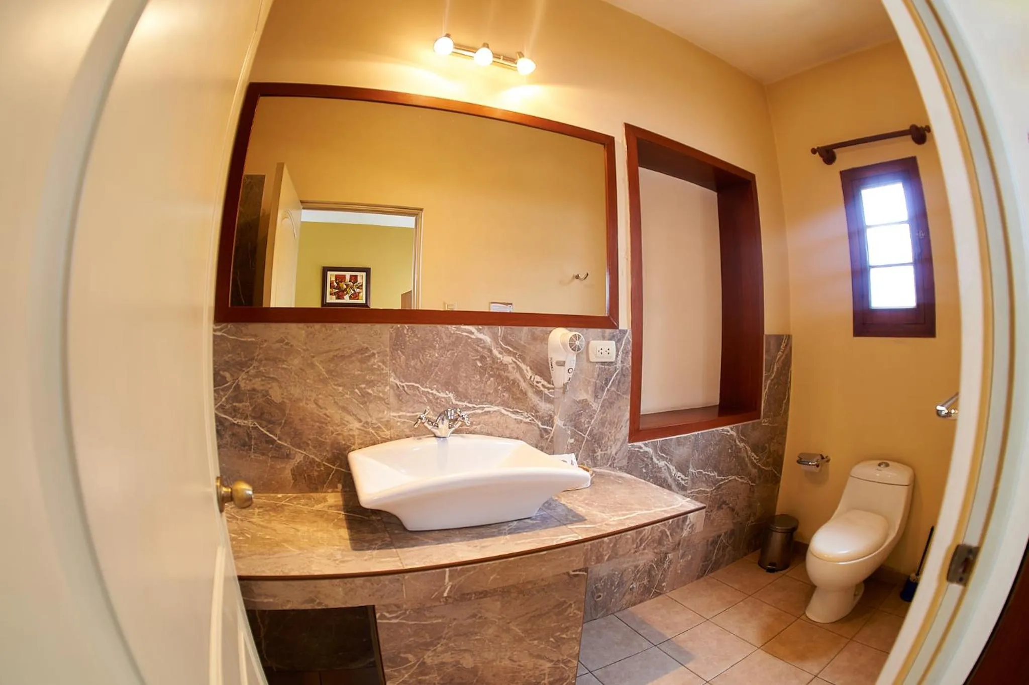 Toilet in Hotel Arequipa Vive