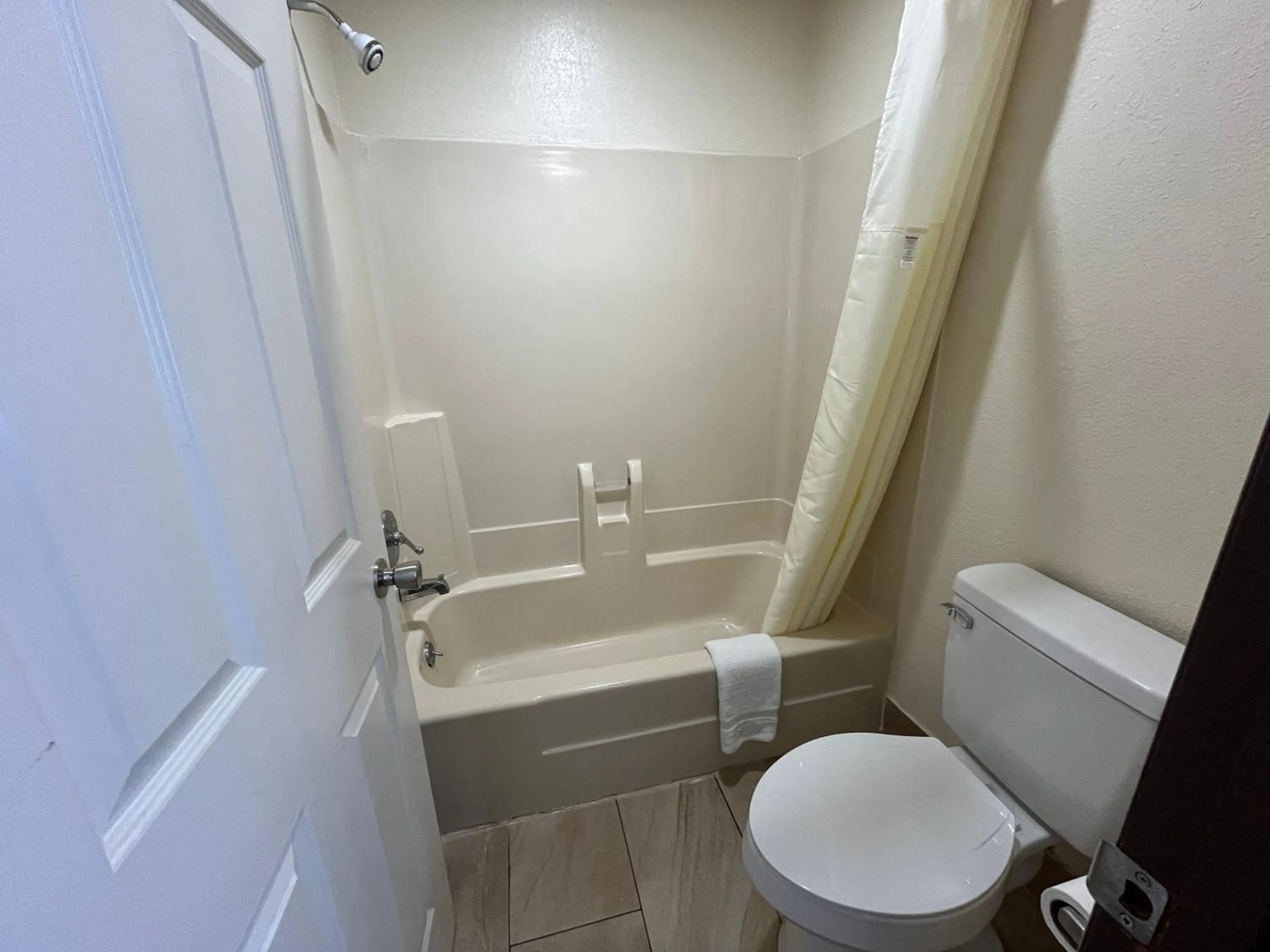 Bathroom in Budget Inn By OYO Nassawadox Hwy 13