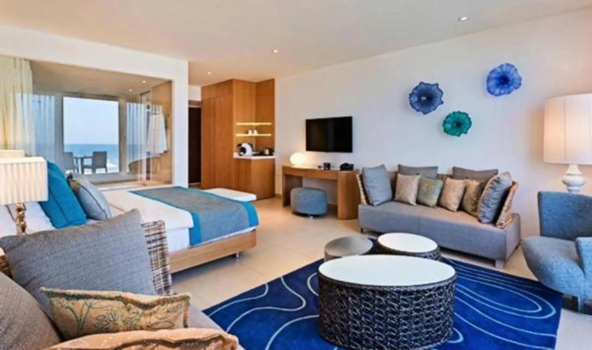 Bed in Nachsholim Beach Hotel