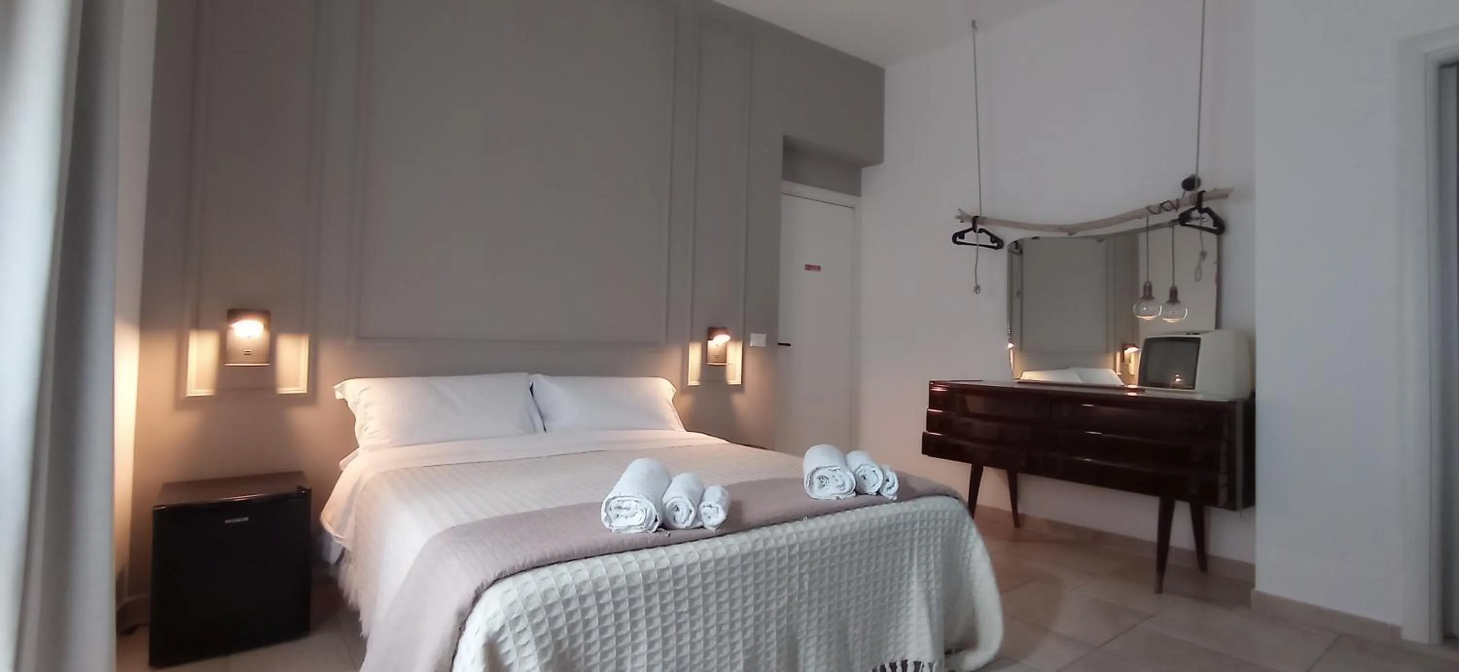 Photo of the whole room, Bed in Caminanti