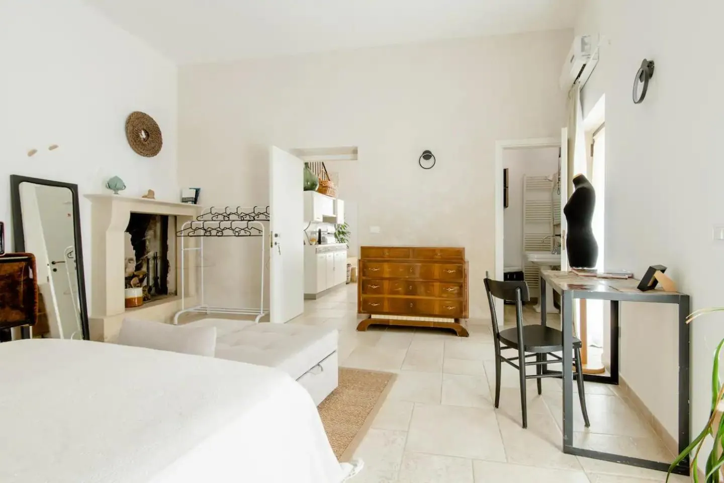 Photo of the whole room, Bed in Caminanti